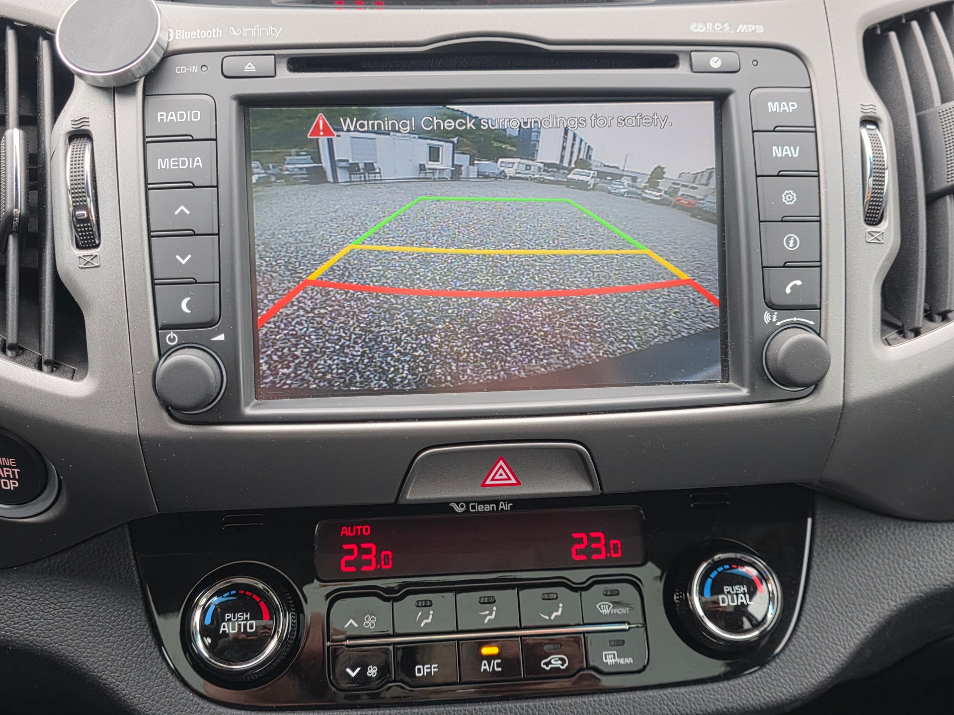KIA Sportage 2.0 CRDi Style 4WD Automatic-image-13
