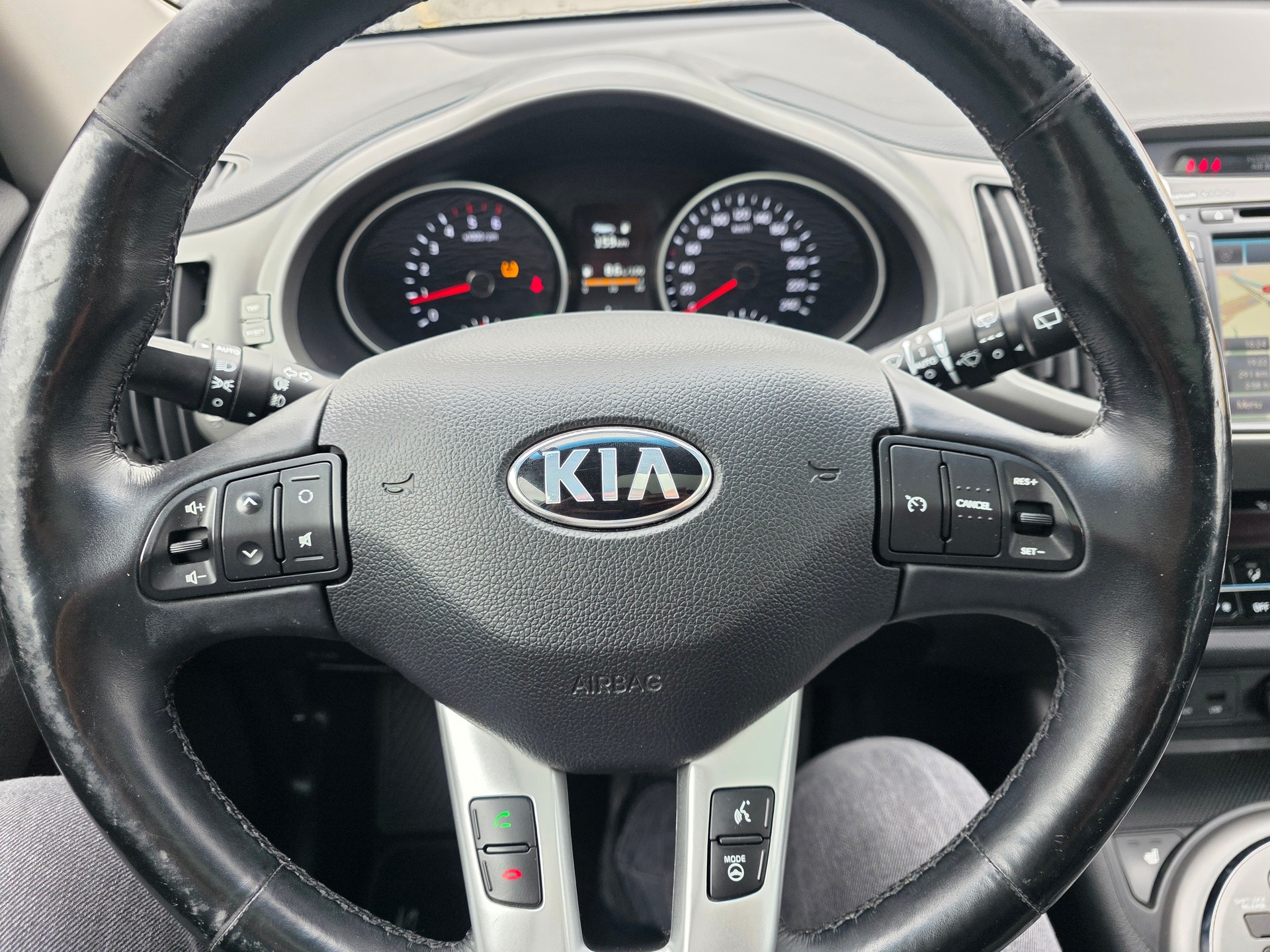 KIA Sportage 2.0 CRDi Style 4WD Automatic-image-15