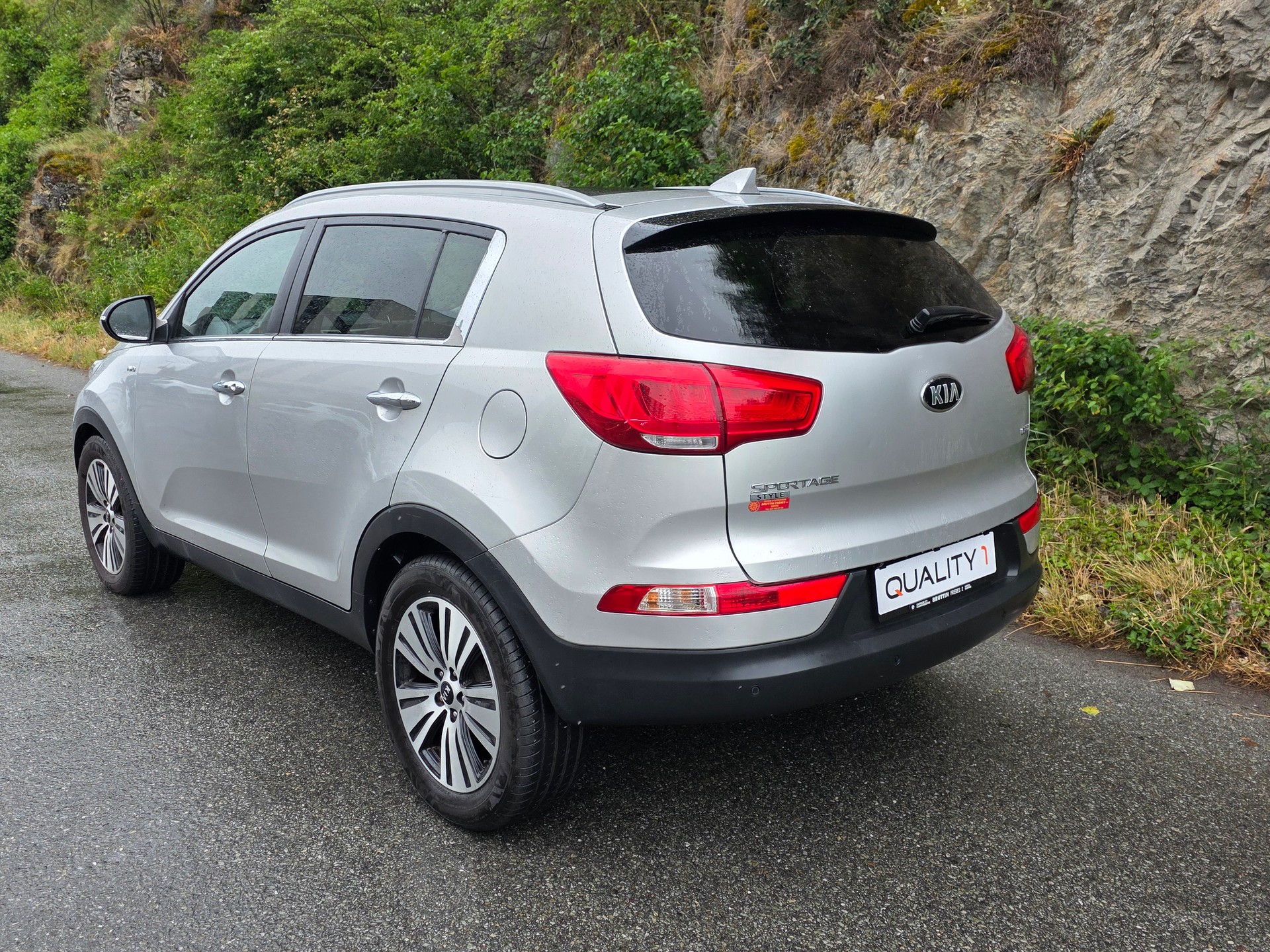 KIA Sportage 2.0 CRDi Style 4WD Automatic-image-2