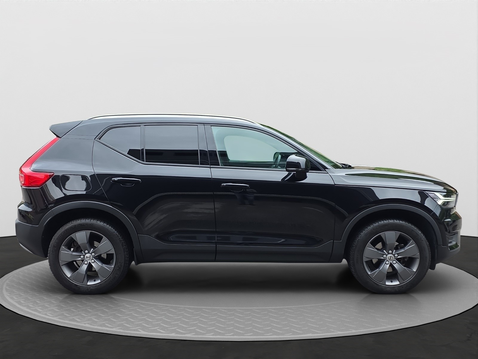 VOLVO XC40 T3 Momentum-image-3