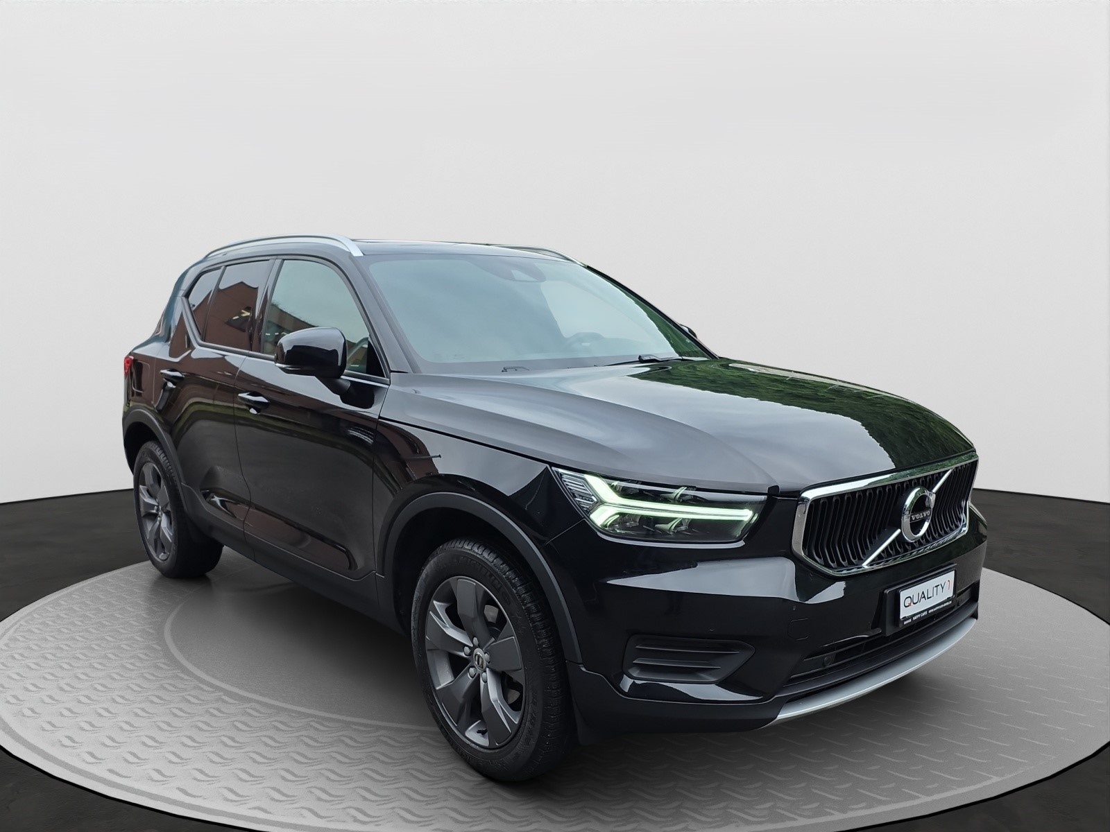 VOLVO XC40 T3 Momentum-image-2