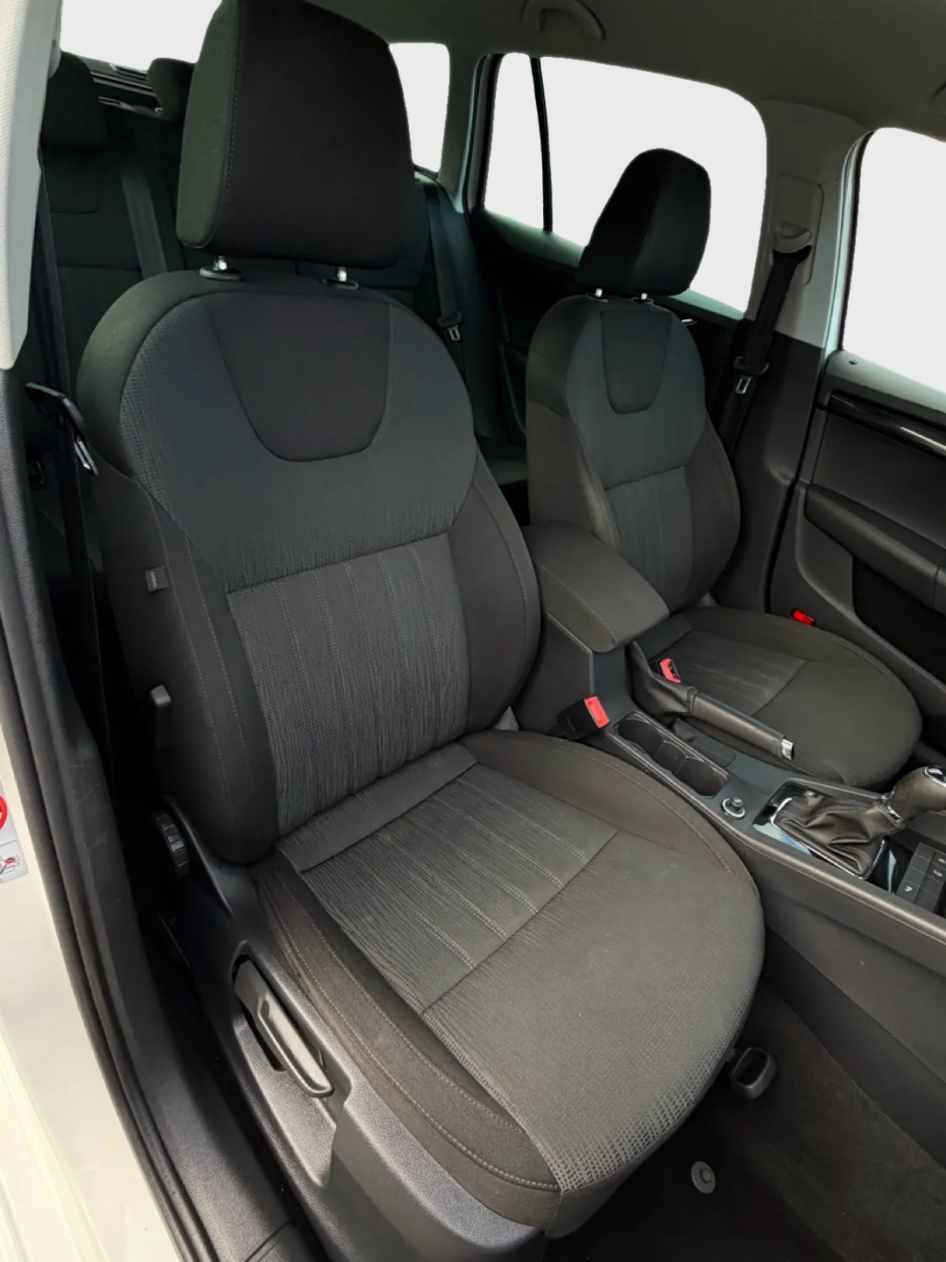 SKODA Octavia Combi 2.0 TDI Ambition DSG-image-16