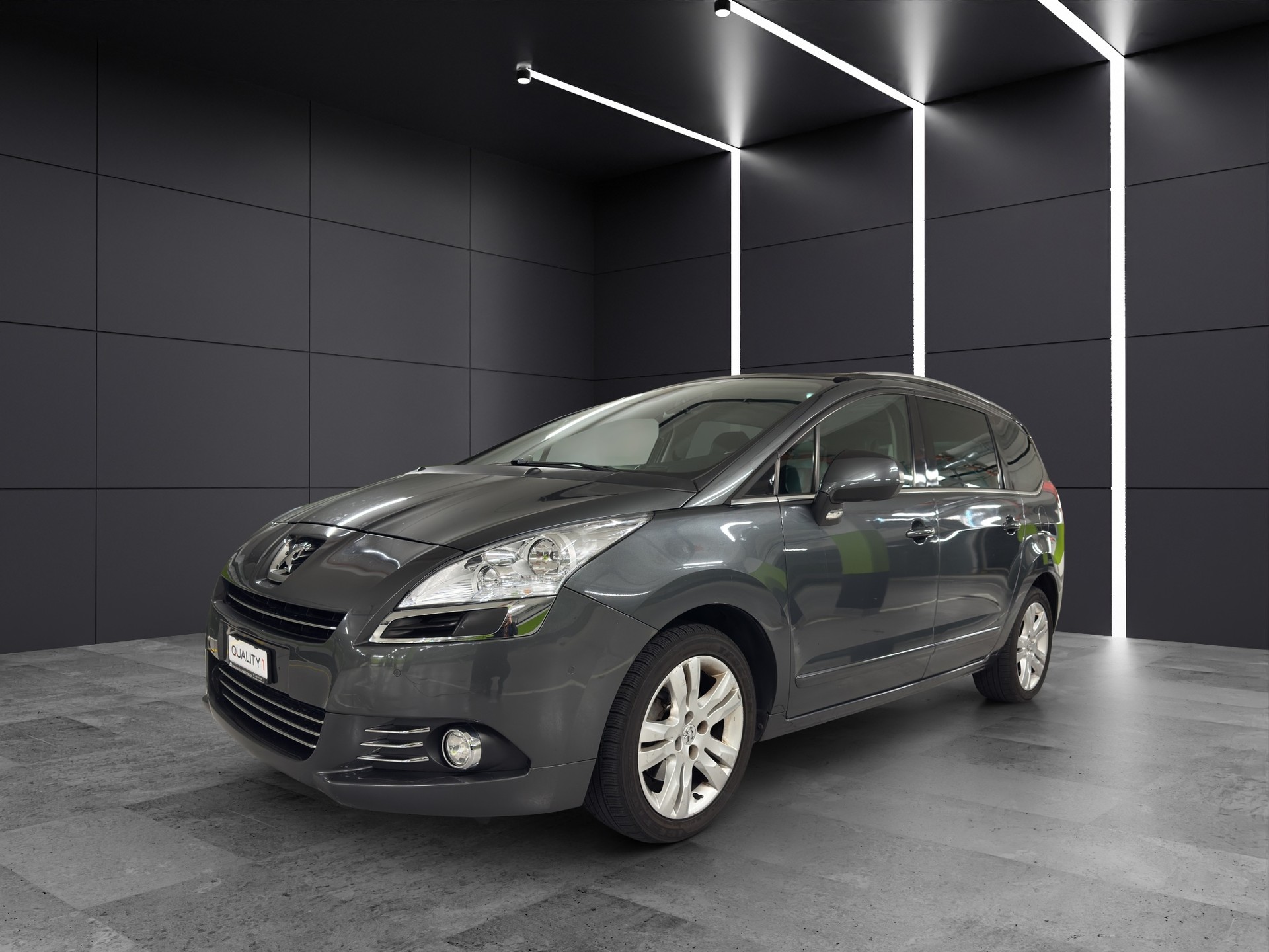 PEUGEOT 5008 1.6 16V T Sport Pack Automatic