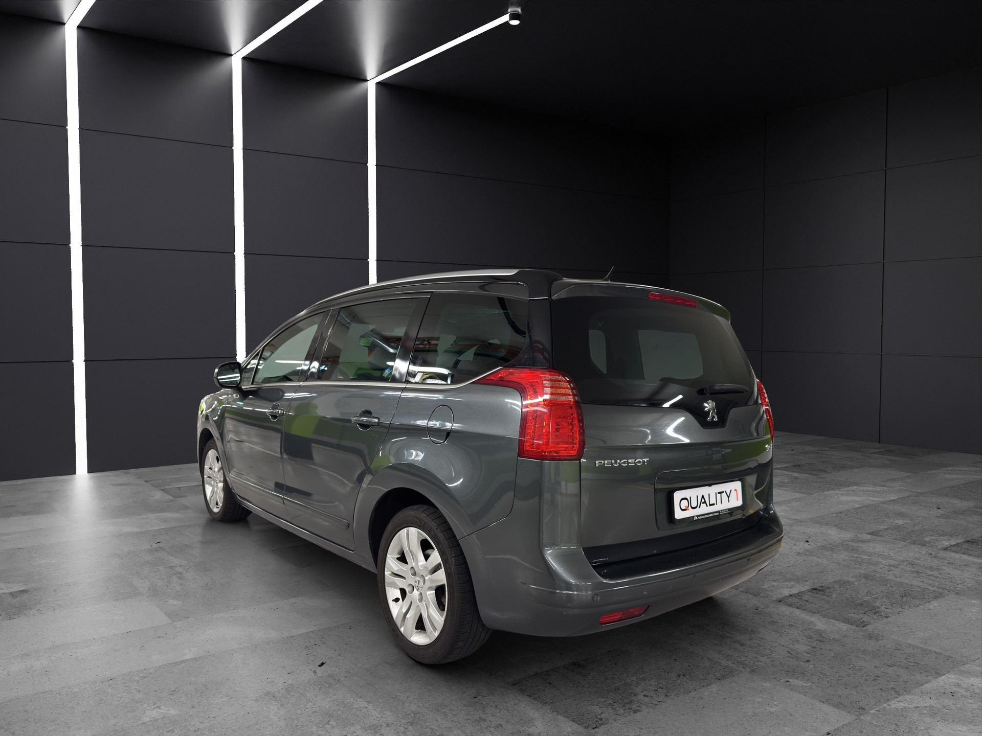 PEUGEOT 5008 1.6 16V T Sport Pack Automatic-image-6