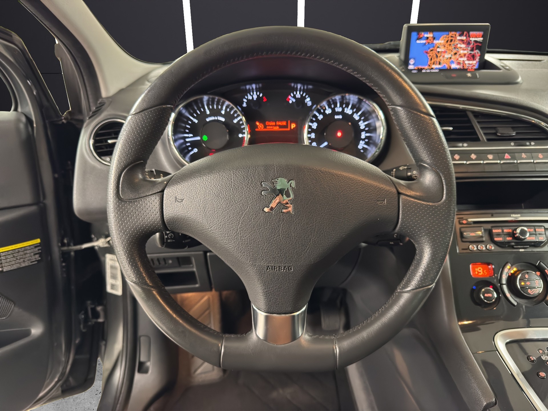 PEUGEOT 5008 1.6 16V T Sport Pack Automatic-image-13