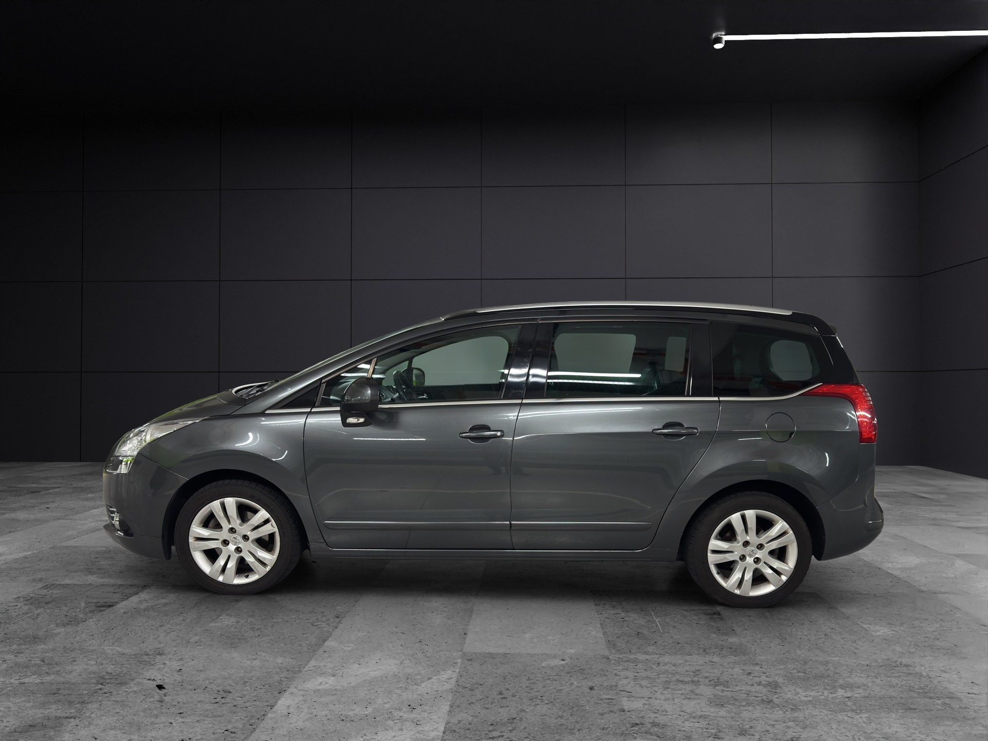 PEUGEOT 5008 1.6 16V T Sport Pack Automatic-image-7