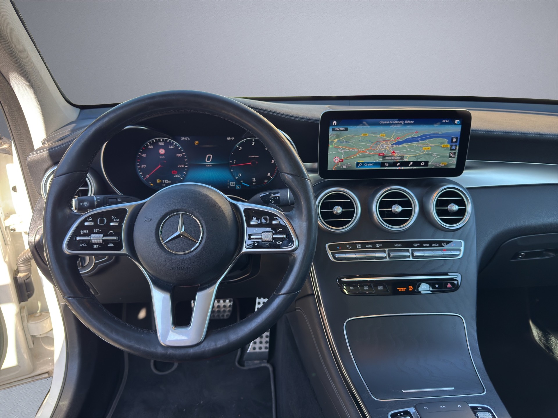 MERCEDES-BENZ GLC 300 d AMG Line 4Matic 9G-Tronic-image-11