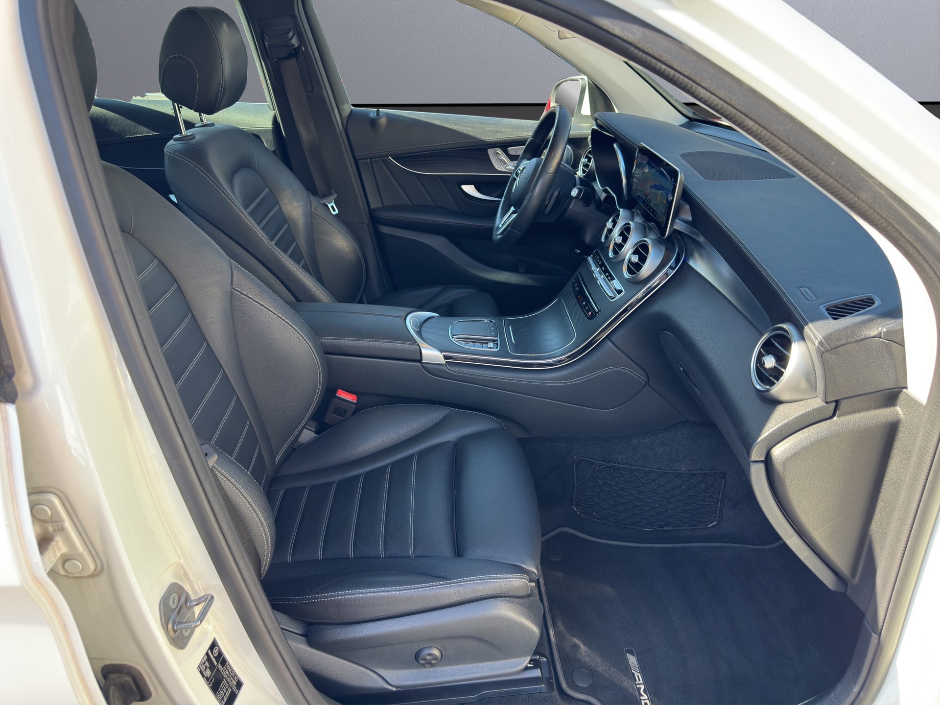 MERCEDES-BENZ GLC 300 d AMG Line 4Matic 9G-Tronic-image-14