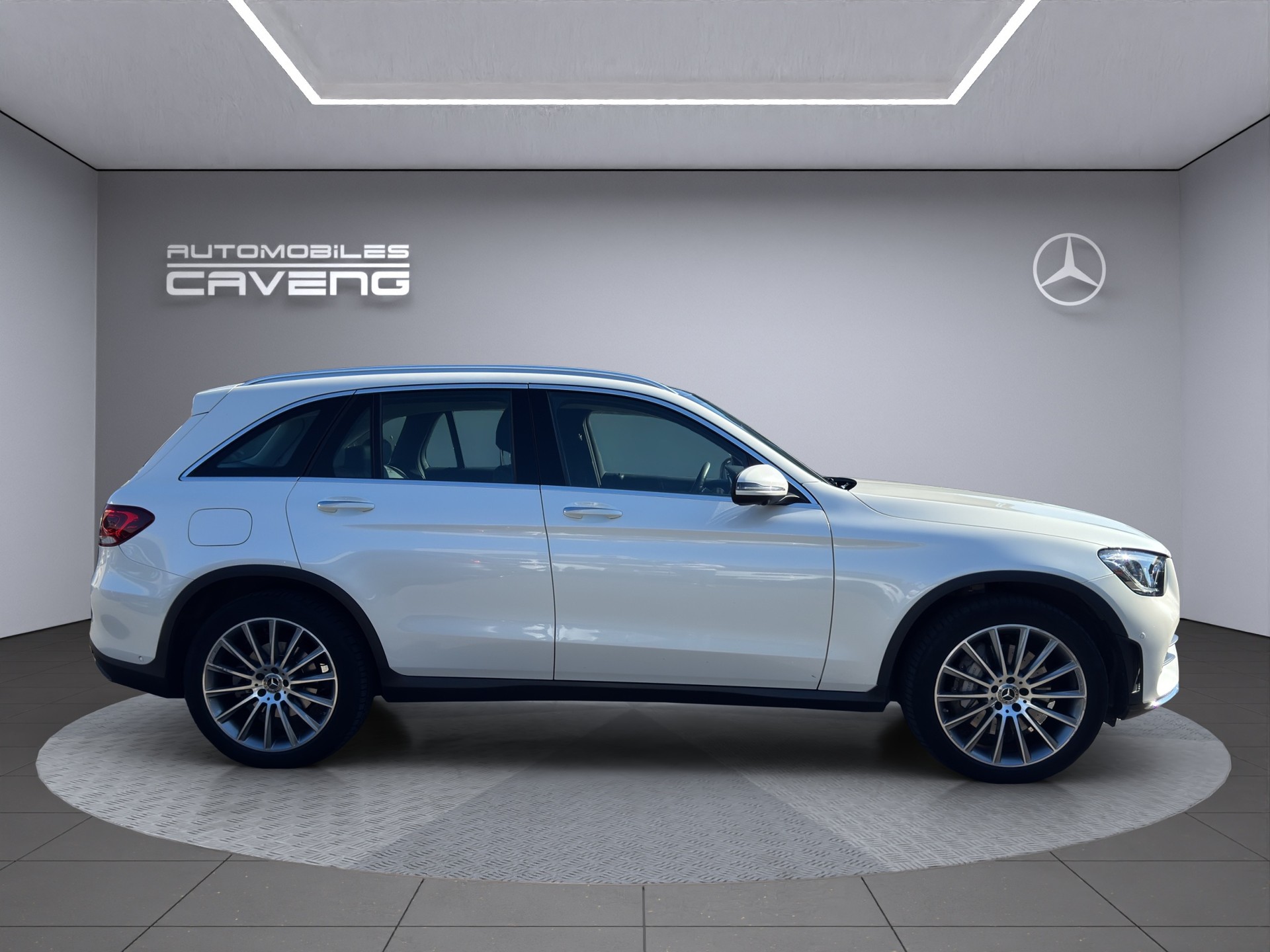 MERCEDES-BENZ GLC 300 d AMG Line 4Matic 9G-Tronic-image-5