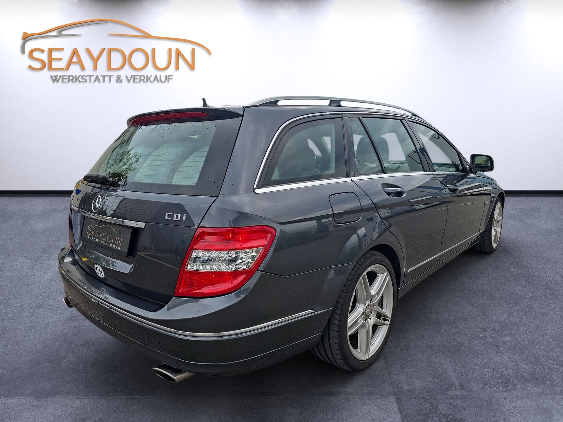 MERCEDES-BENZ CDI-showroom-element-2