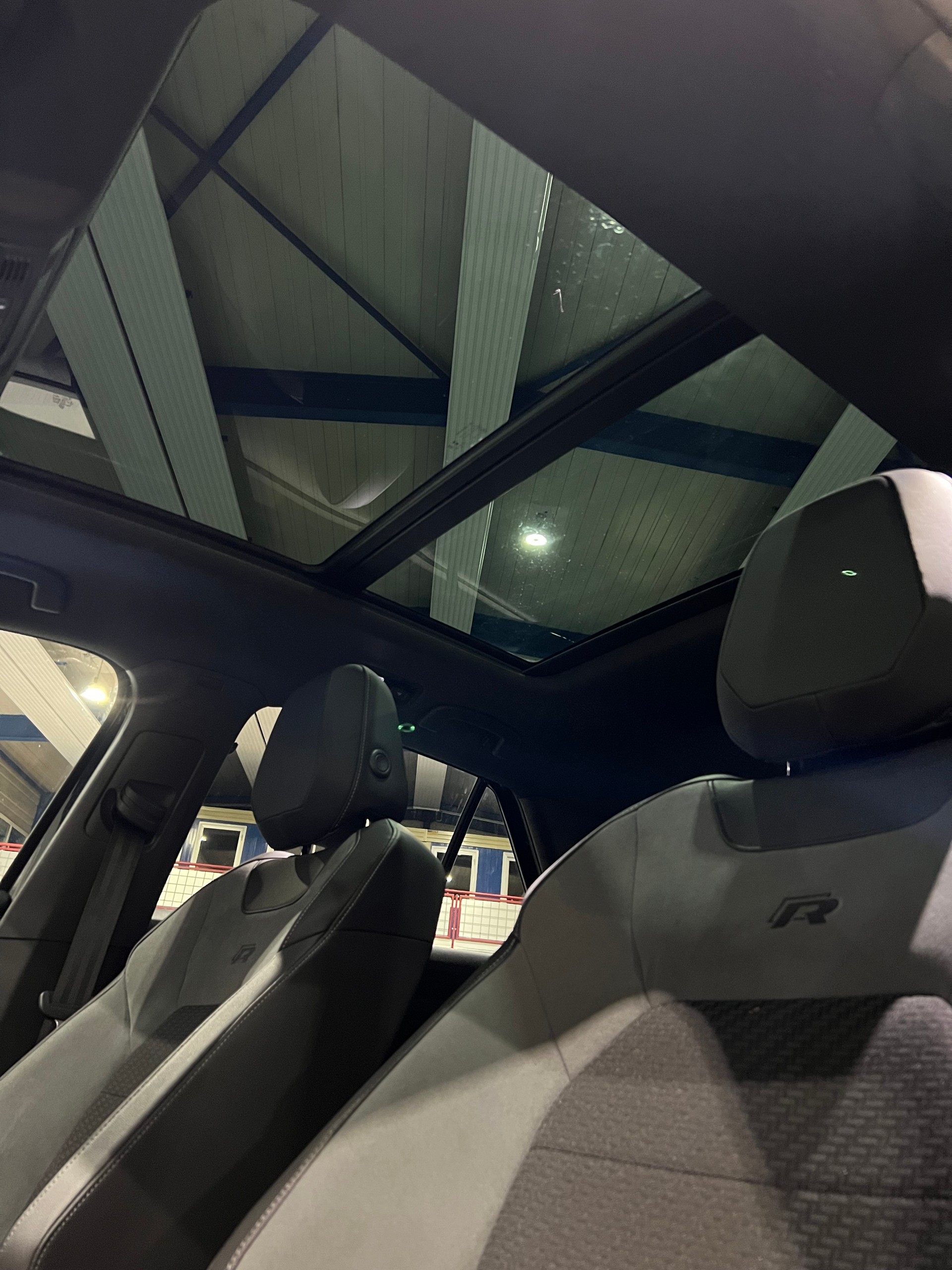 VW T-Roc 2.0 TSI R DSG 4Motion**Panodach,Tempomat ACC,Rückfahrtkam,Frisch ab MFK**-image-14