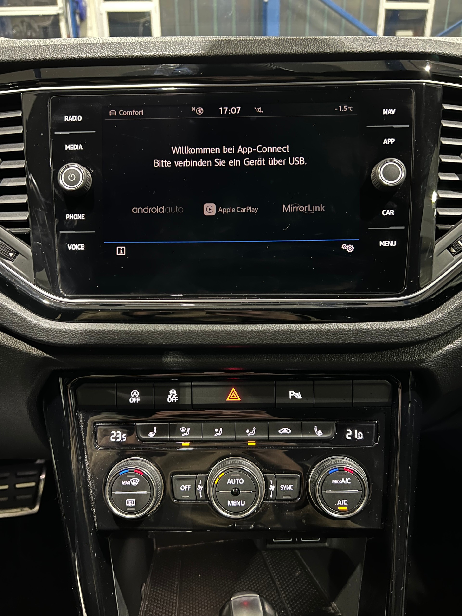 VW T-Roc 2.0 TSI R DSG 4Motion**Panodach,Tempomat ACC,Rückfahrtkam,Frisch ab MFK**-image-10