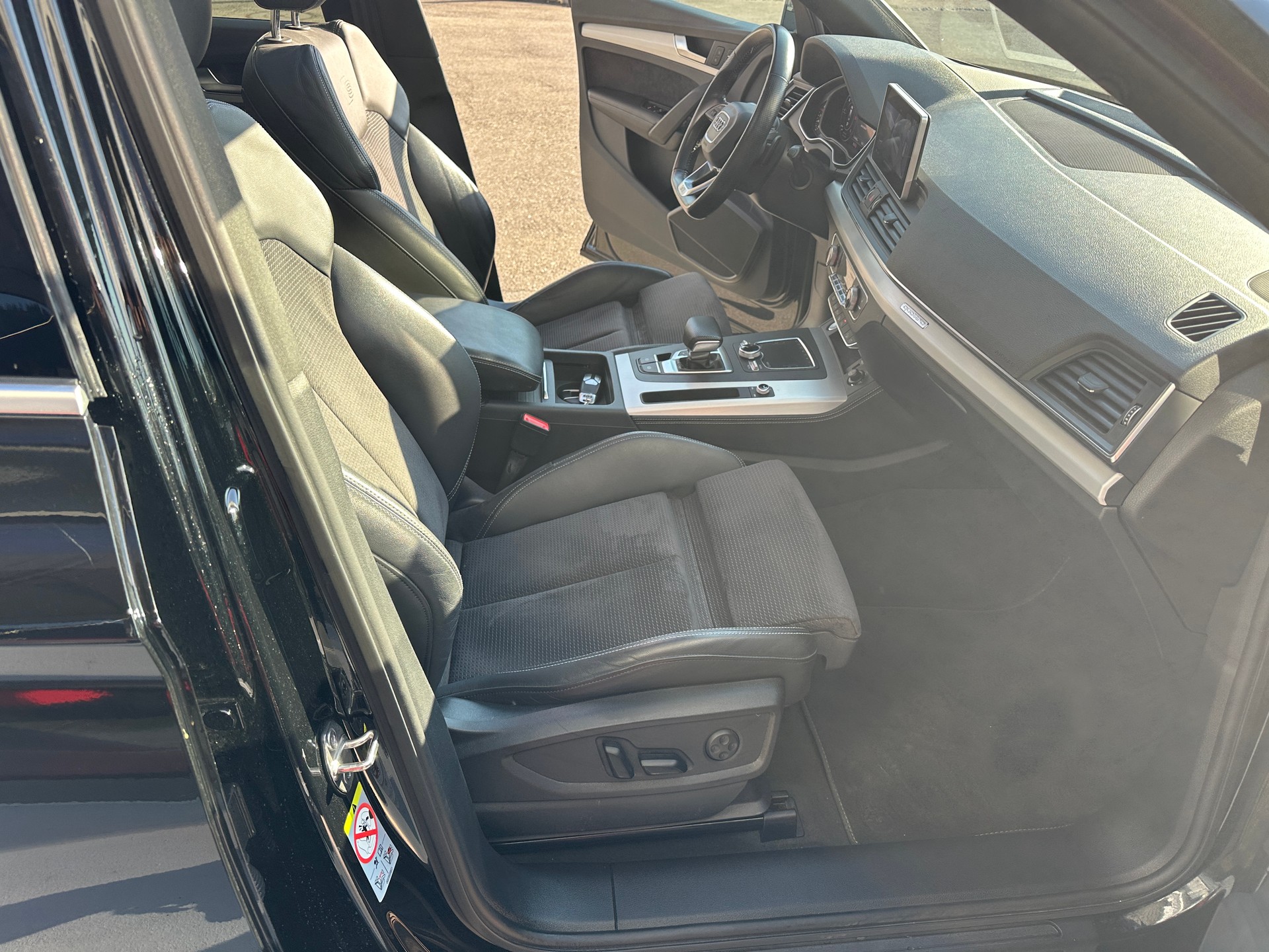 AUDI Q5 40 TDI S Line quattro S-tronic-image-15