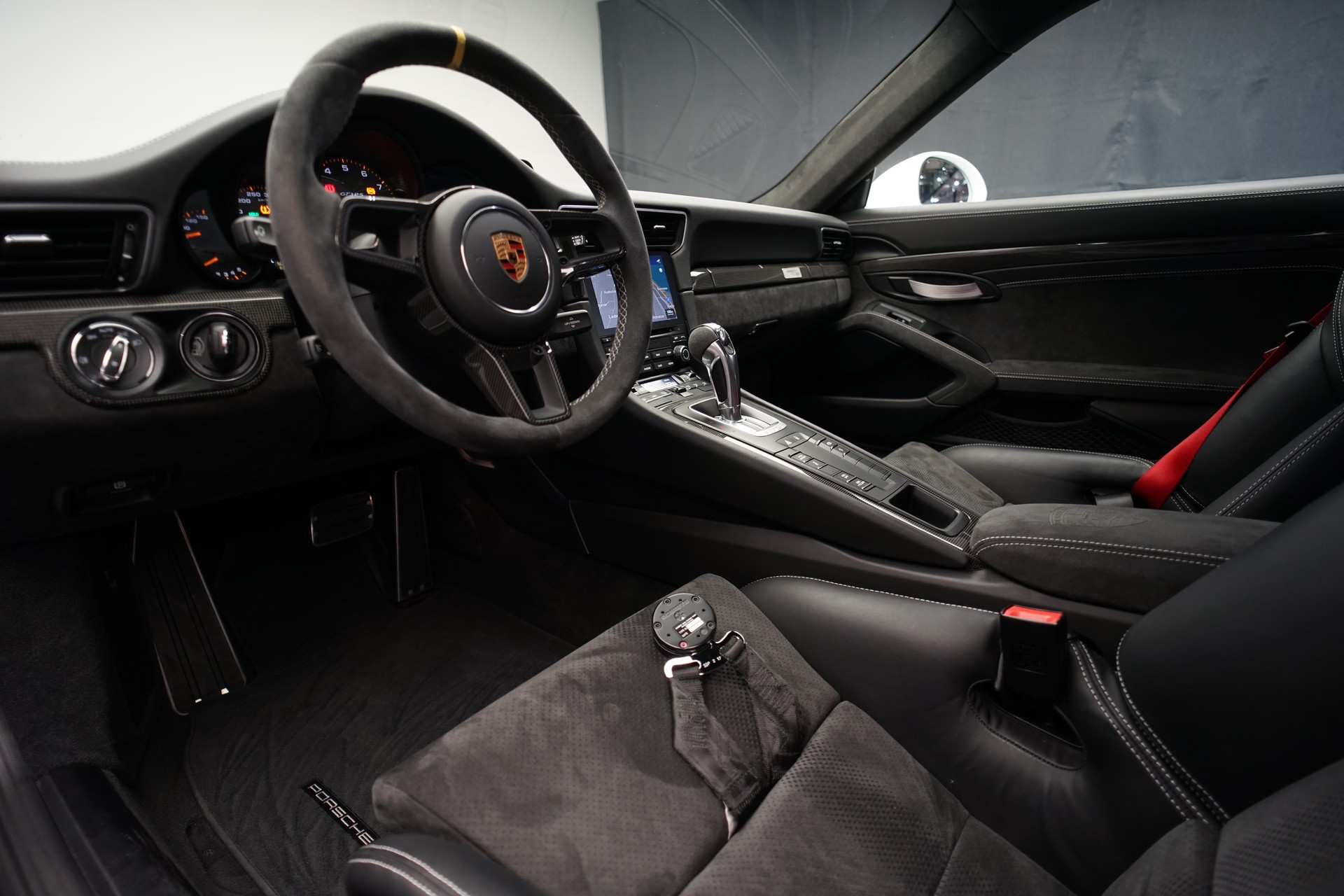 PORSCHE 911 GT3 RS PDK *Weissach*-image-9