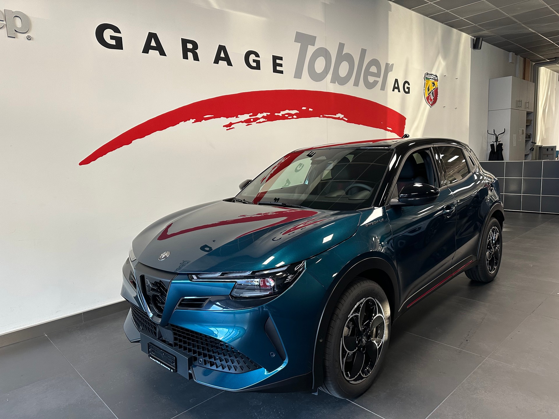 ALFA ROMEO Junior BEV 156 54kWh Speciale + Tech-showroom-element-1