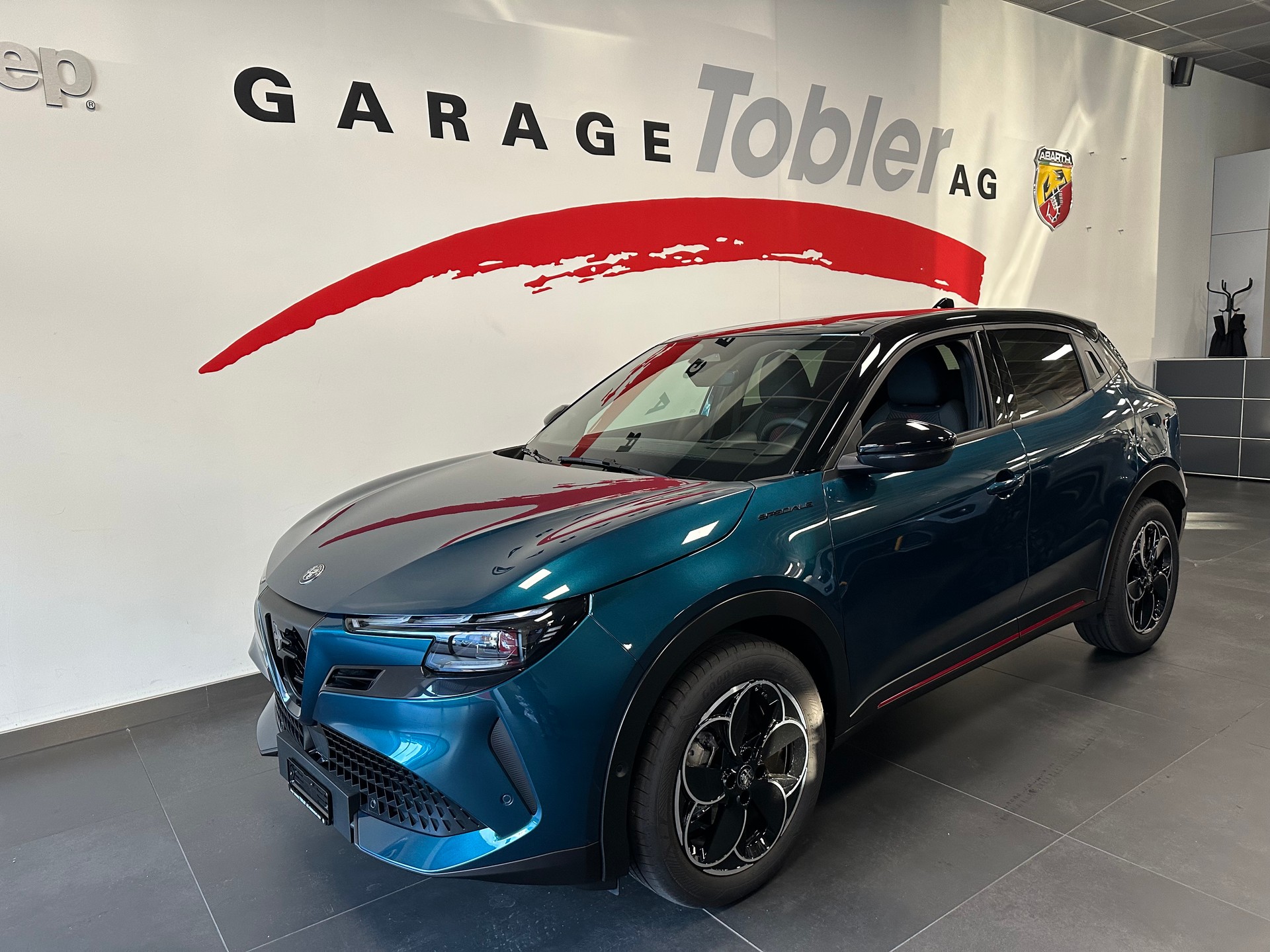 ALFA ROMEO Junior BEV 156 54kWh Speciale + Tech-showroom-element-2