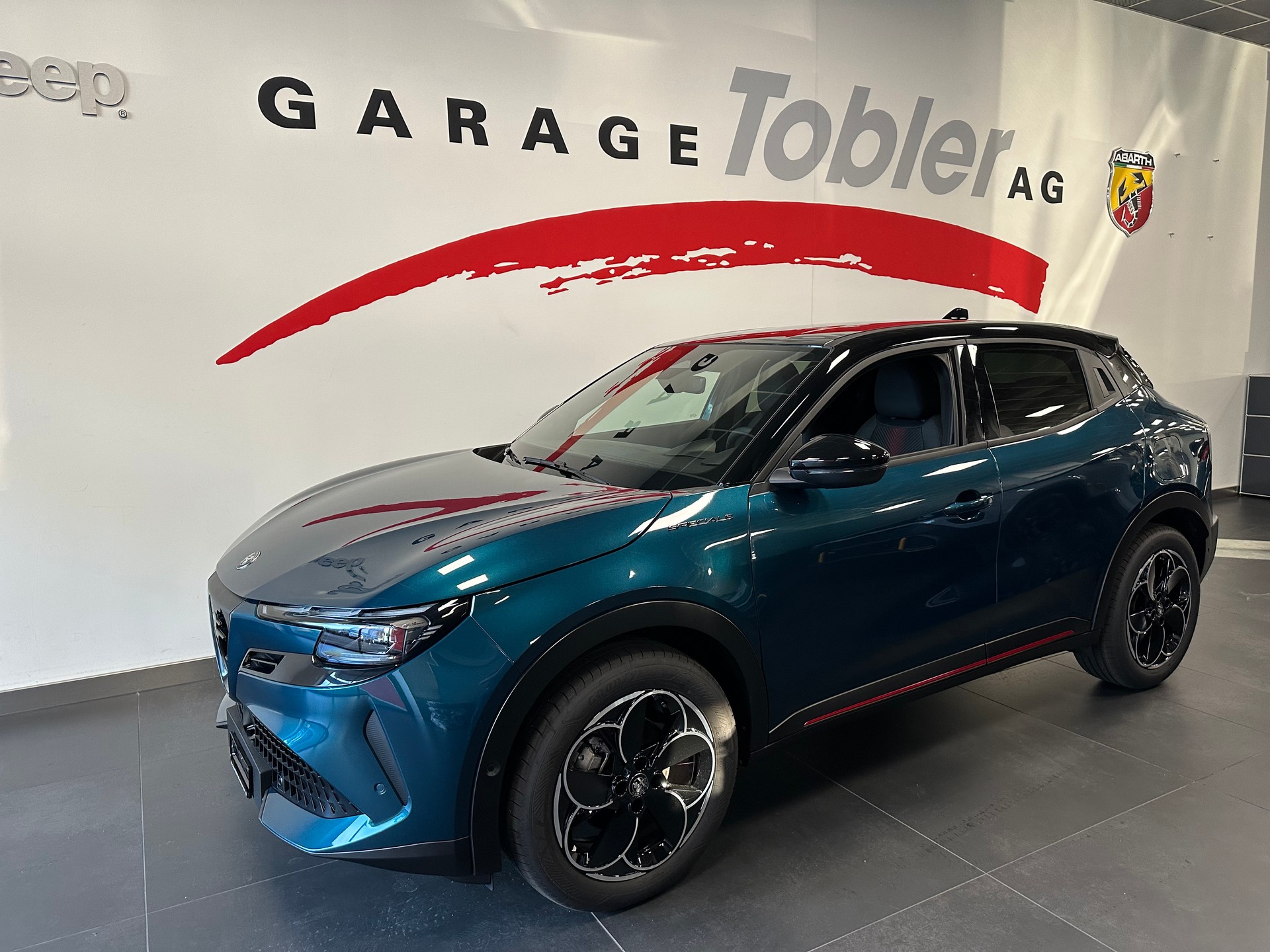 ALFA ROMEO Junior BEV 156 54kWh Speciale + Tech-showroom-element-3