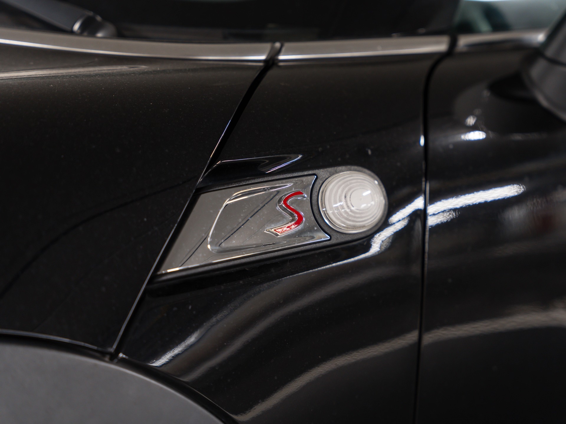 MINI Cooper S JCW-showroom-element-2