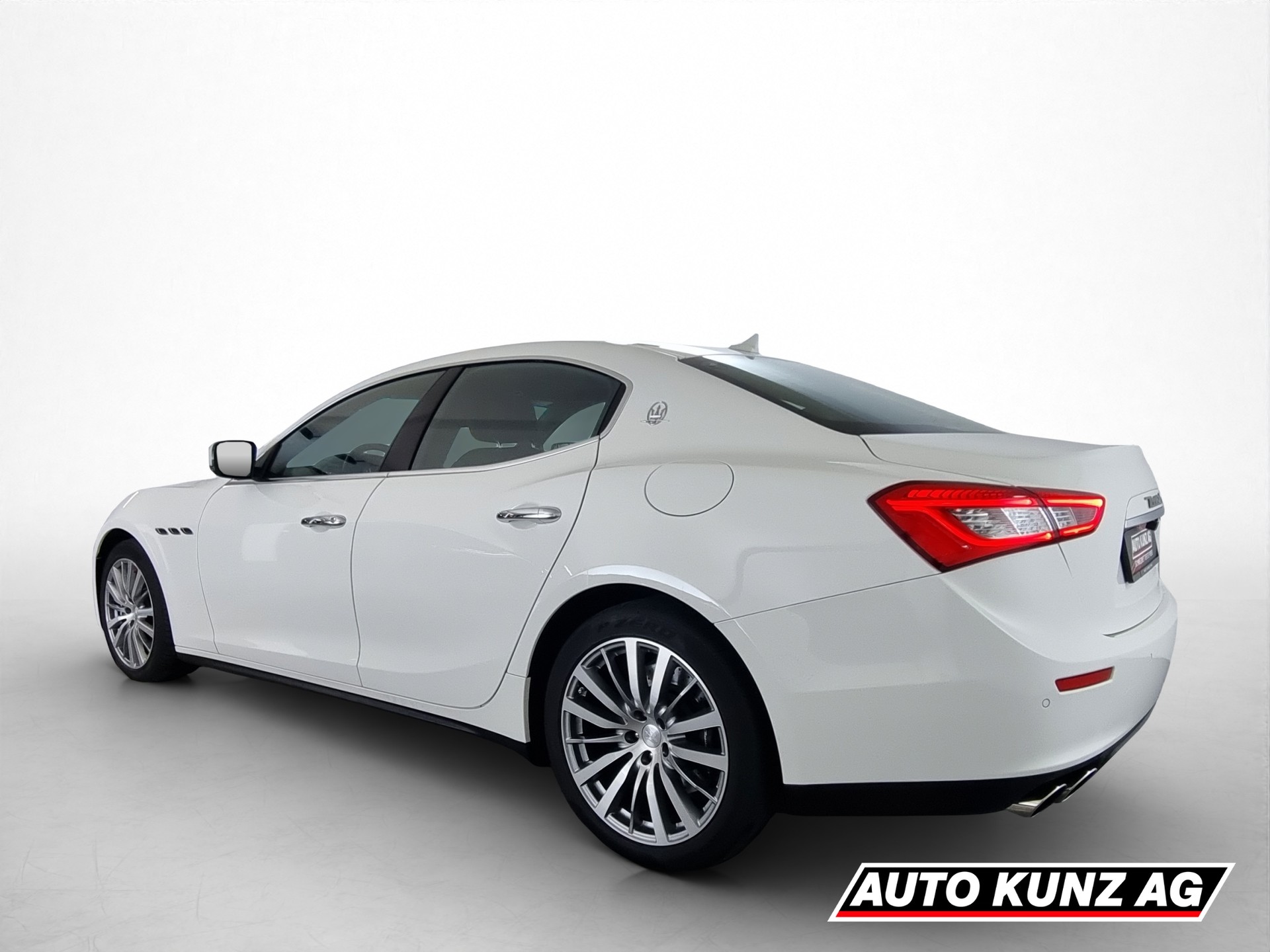 MASERATI Ghibli 3.0 V6-showroom-element-3