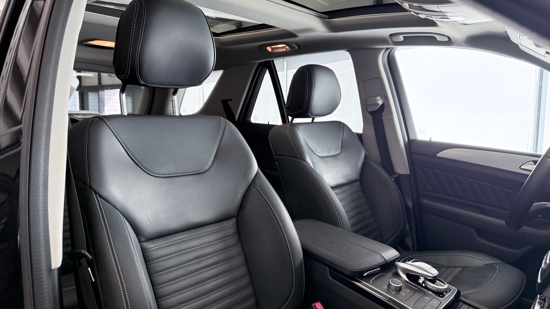 MERCEDES-BENZ GLE 250 d-showroom-element-1