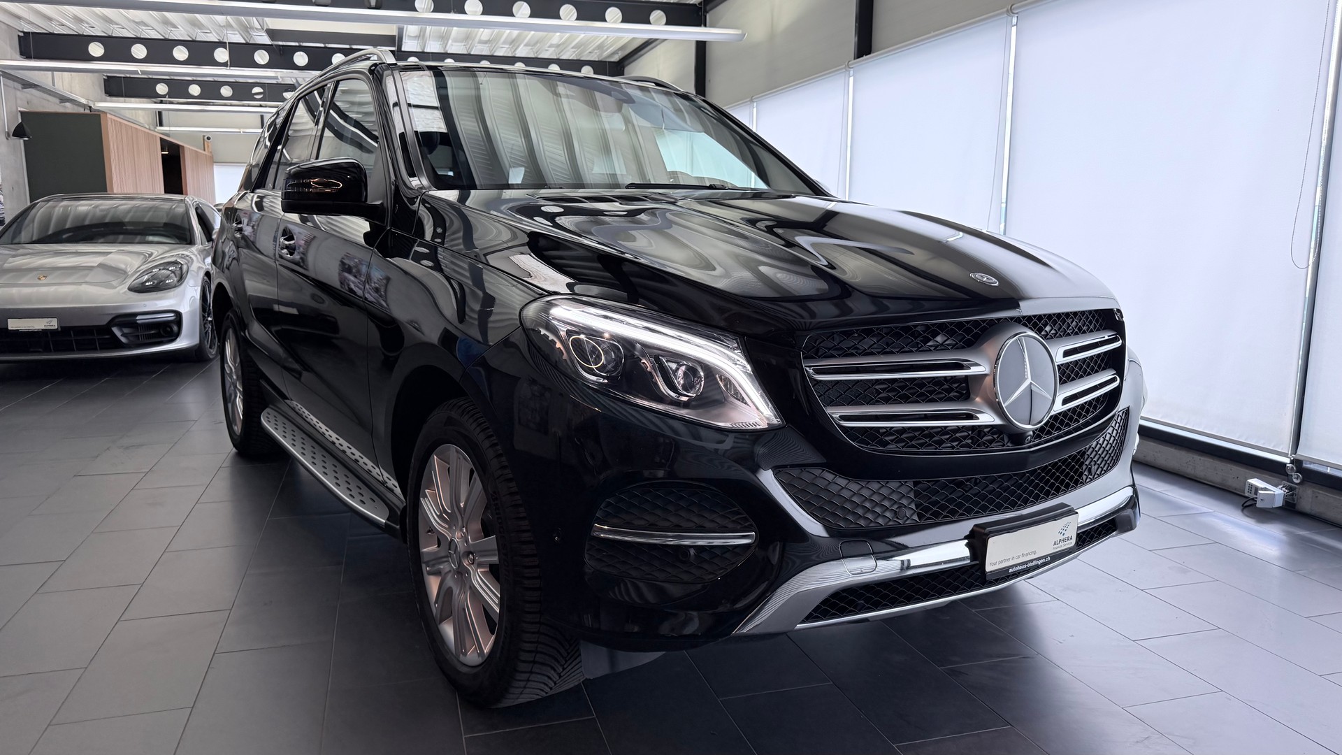 MERCEDES-BENZ GLE 250 d-image-21