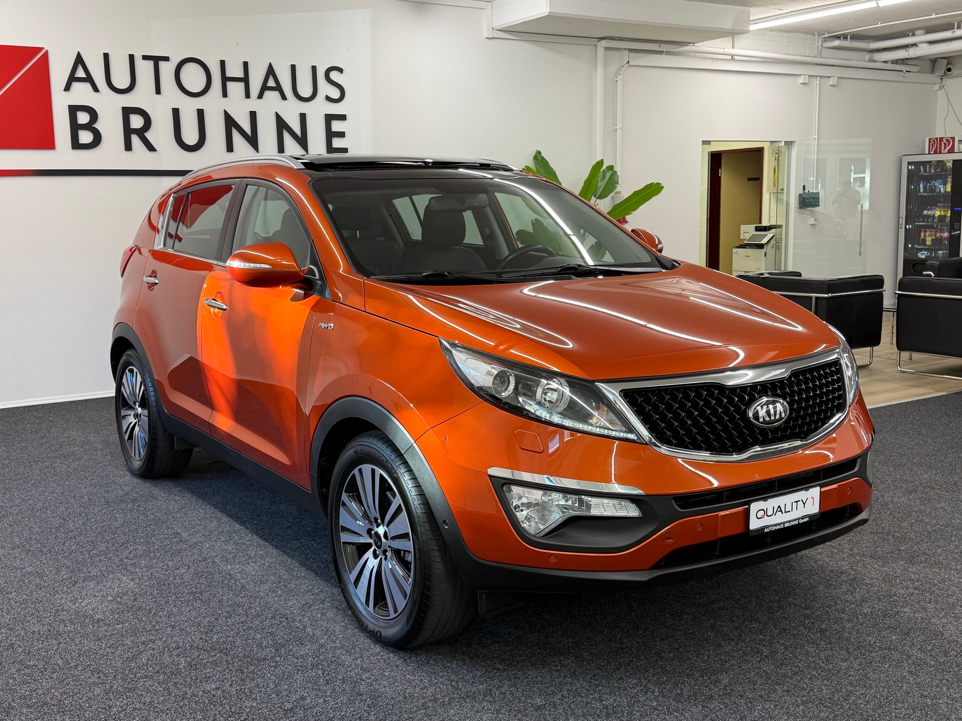KIA Sportage 2.0 CRDi 4WD Automatic AHK-showroom-element-2