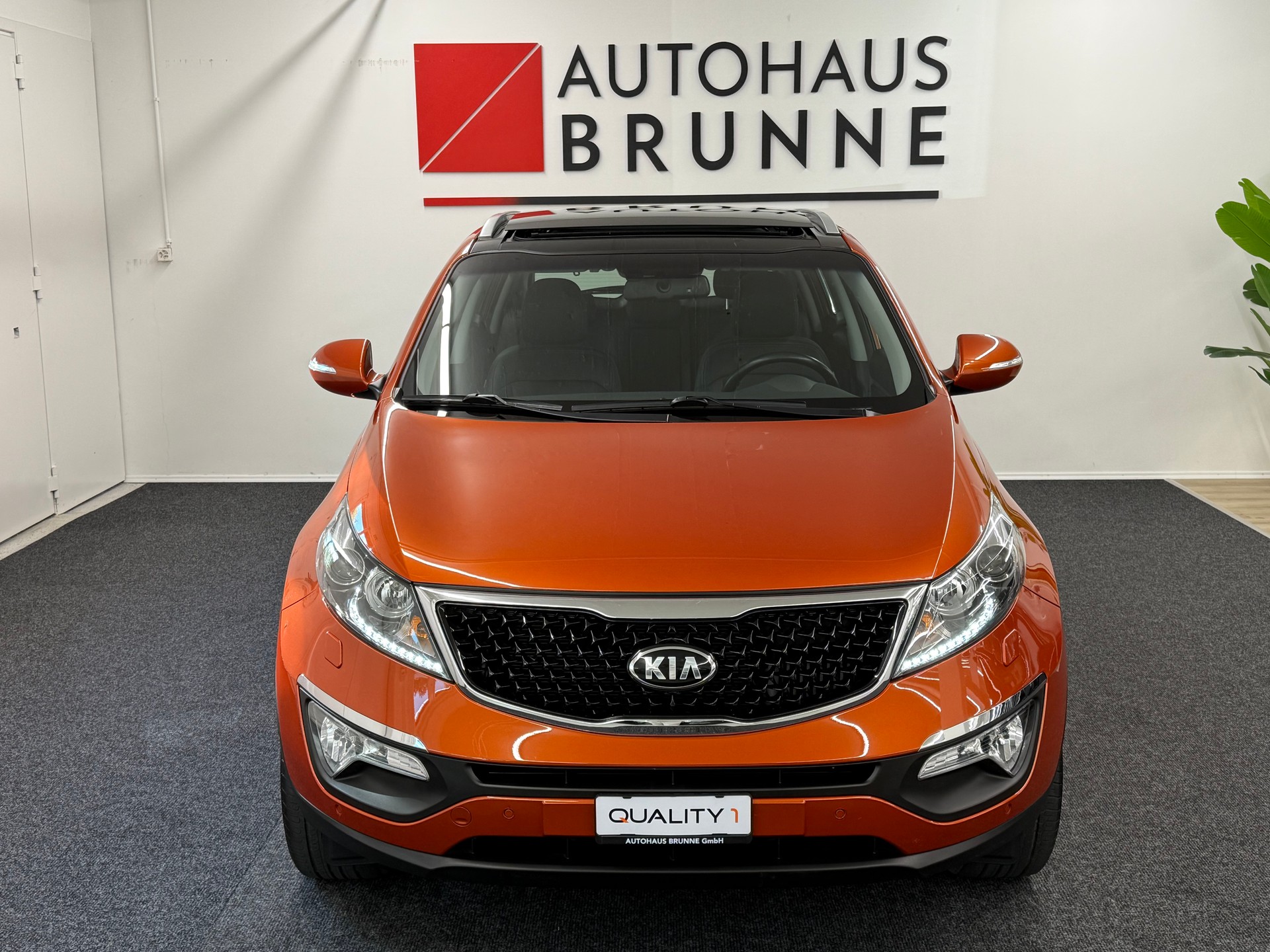 KIA Sportage 2.0 CRDi 4WD Automatic AHK-showroom-element-1