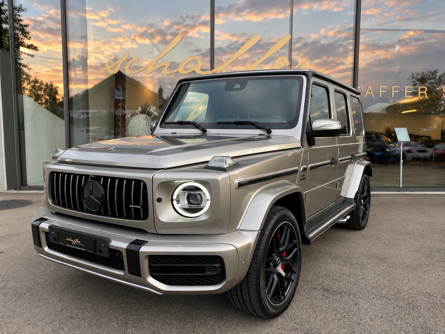 MERCEDES-BENZ G 63 AMG-showroom-element-1