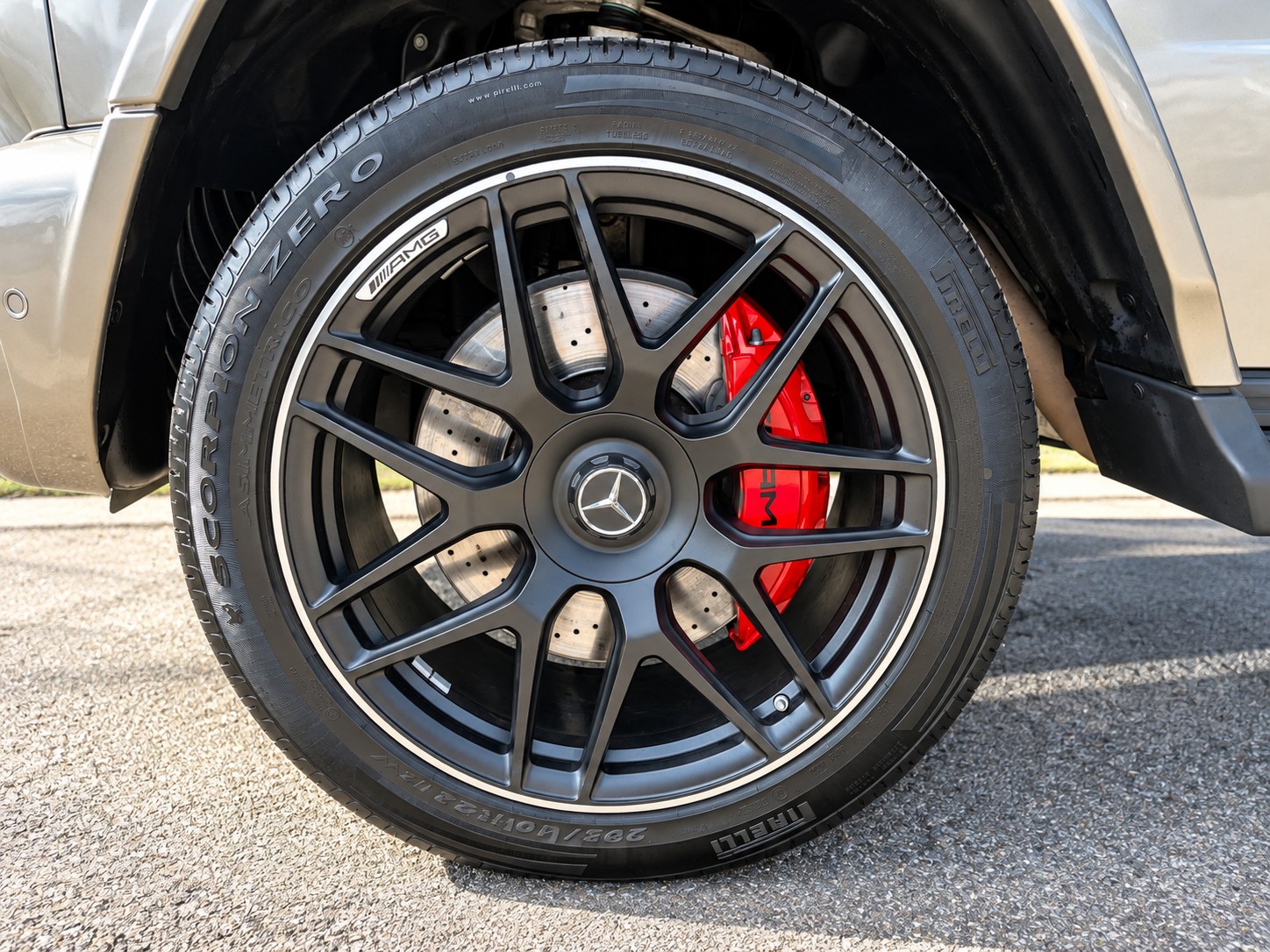 MERCEDES-BENZ G 63 AMG-image-16