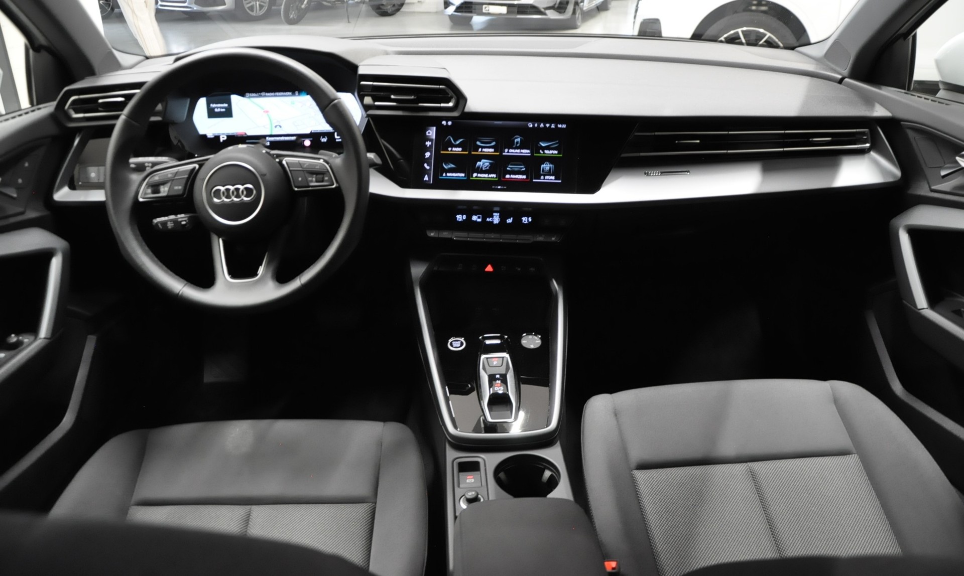 AUDI A3 Sportback 35 TFSI Attraction S-tronic-image-16