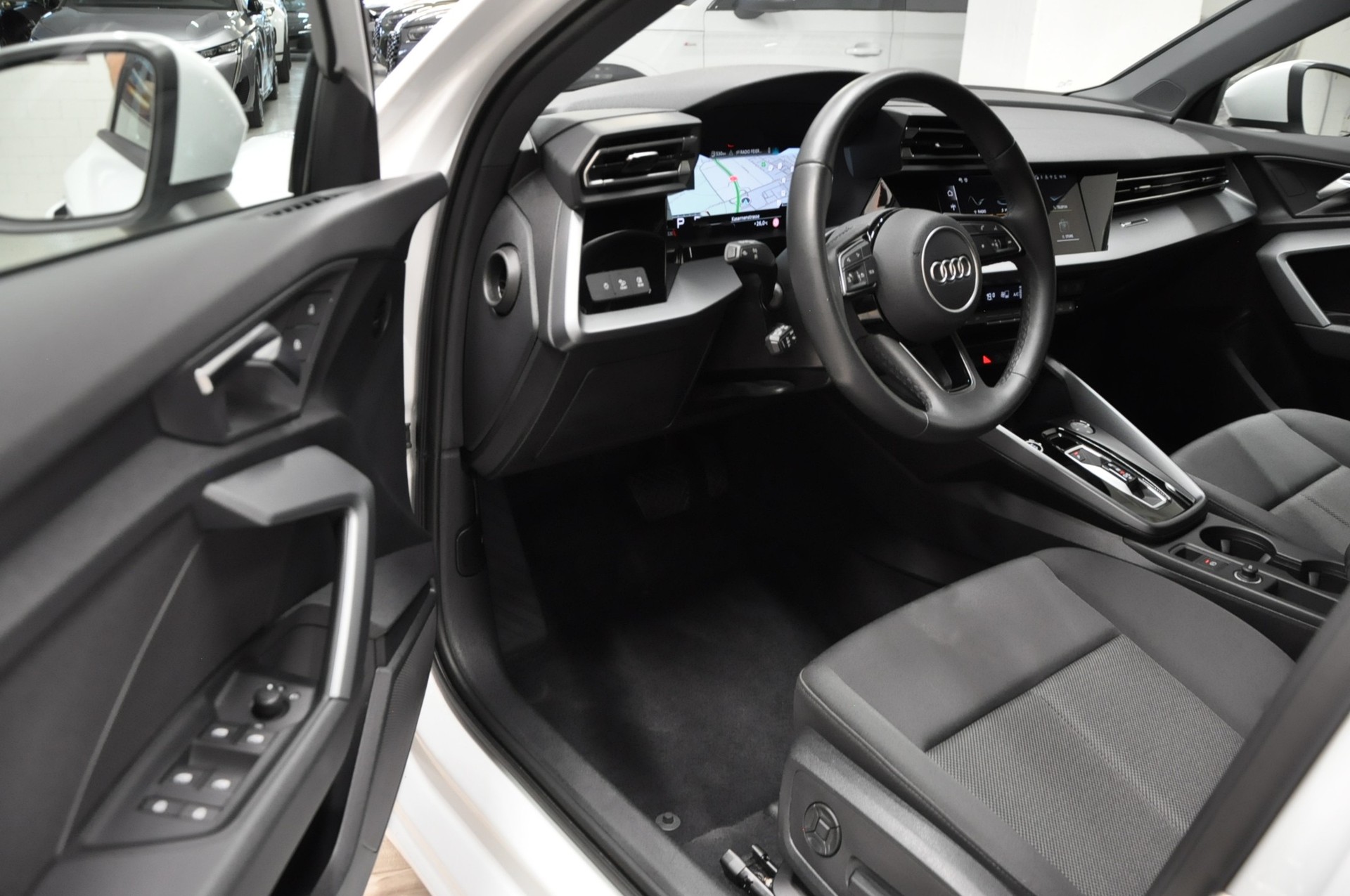 AUDI A3 Sportback 35 TFSI Attraction S-tronic-image-10