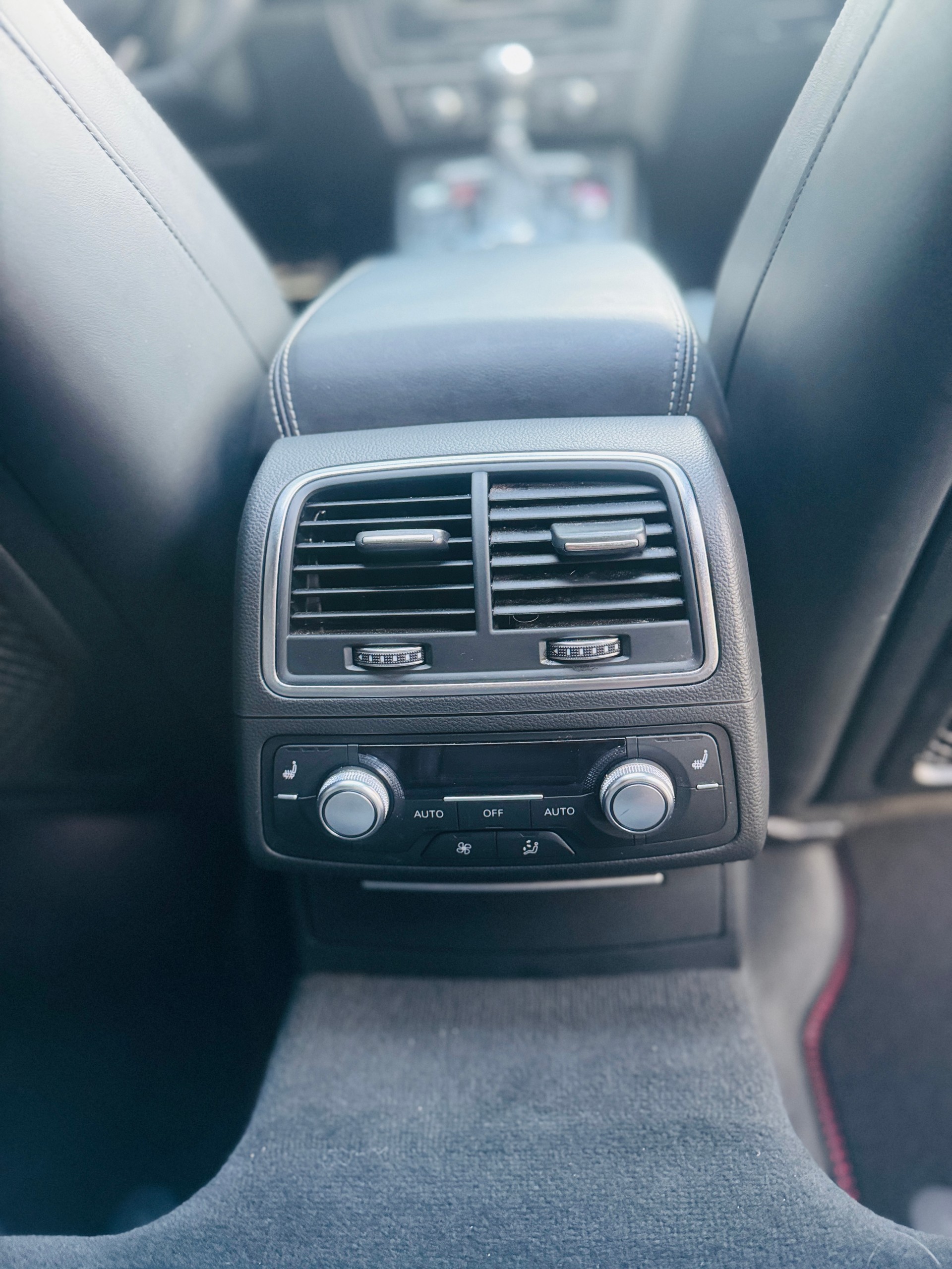 AUDI RS6 Avant 4.0 TFSI V8 quattro Tiptronic-image-16