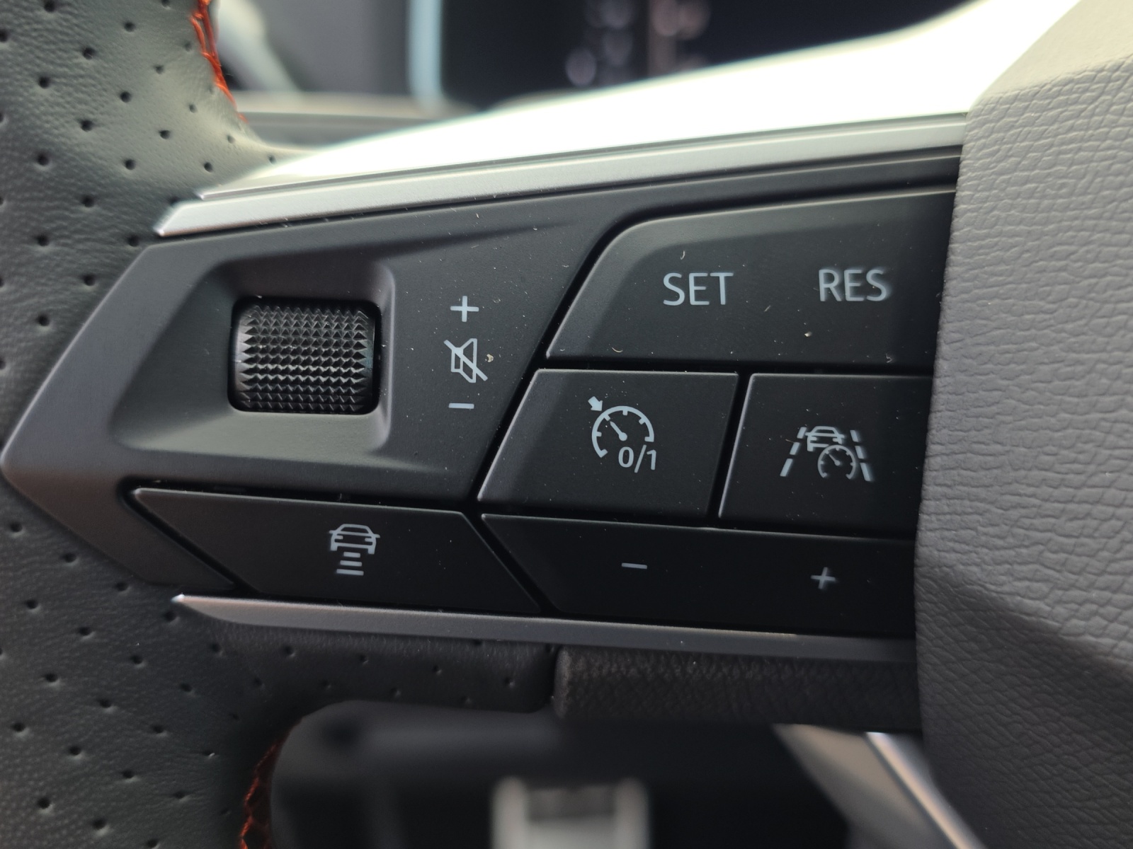 SEAT Tarraco 2.0 TDI 4Drive FR DSG AHK, Panorama-Schiebedach, Standheizung, Ledersportsitze, DCC, ACC, 360° Kamera, usw.-image-27