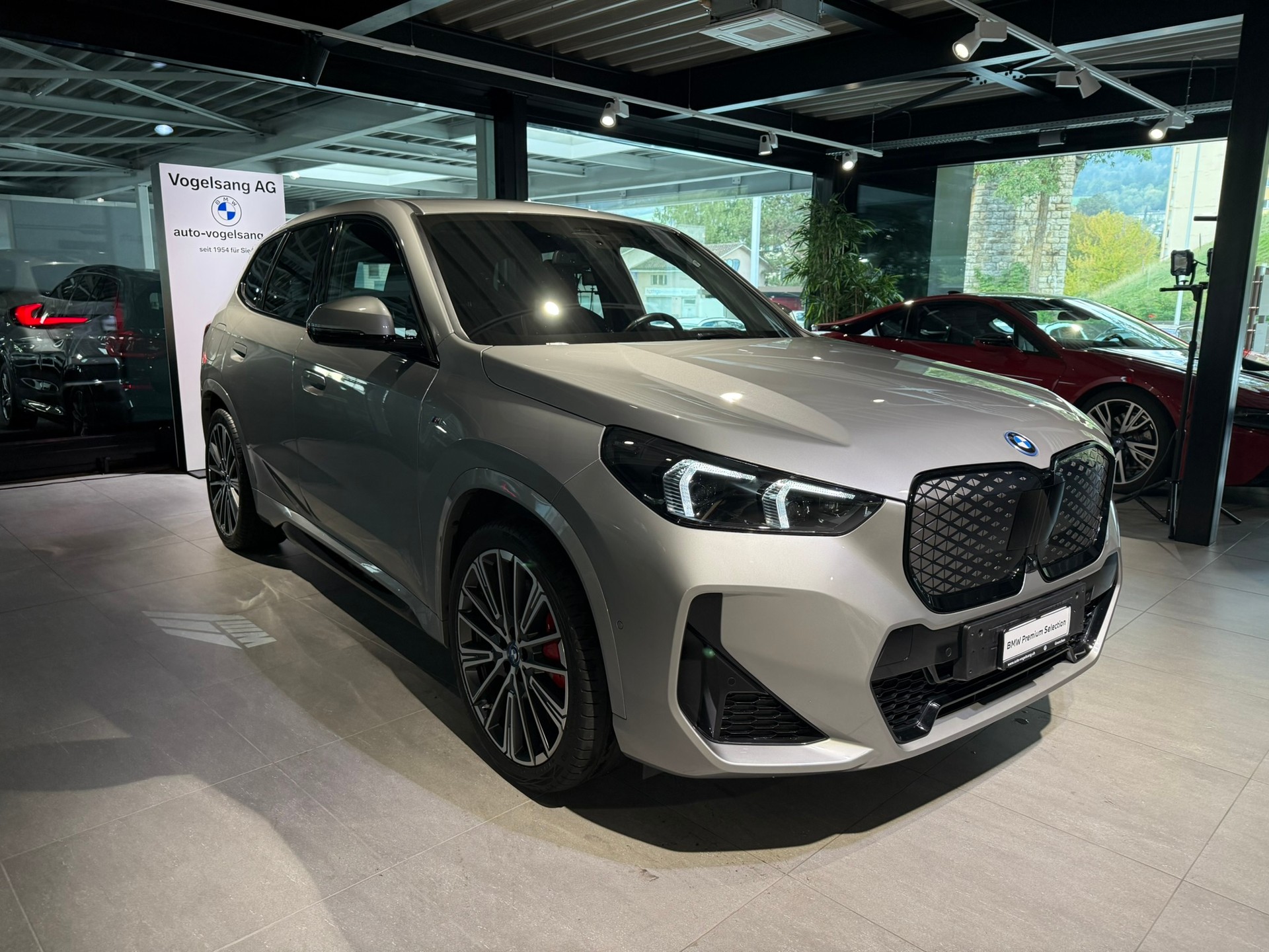 BMW iX1 xDrive 30 M Sport Pro-showroom-element-2