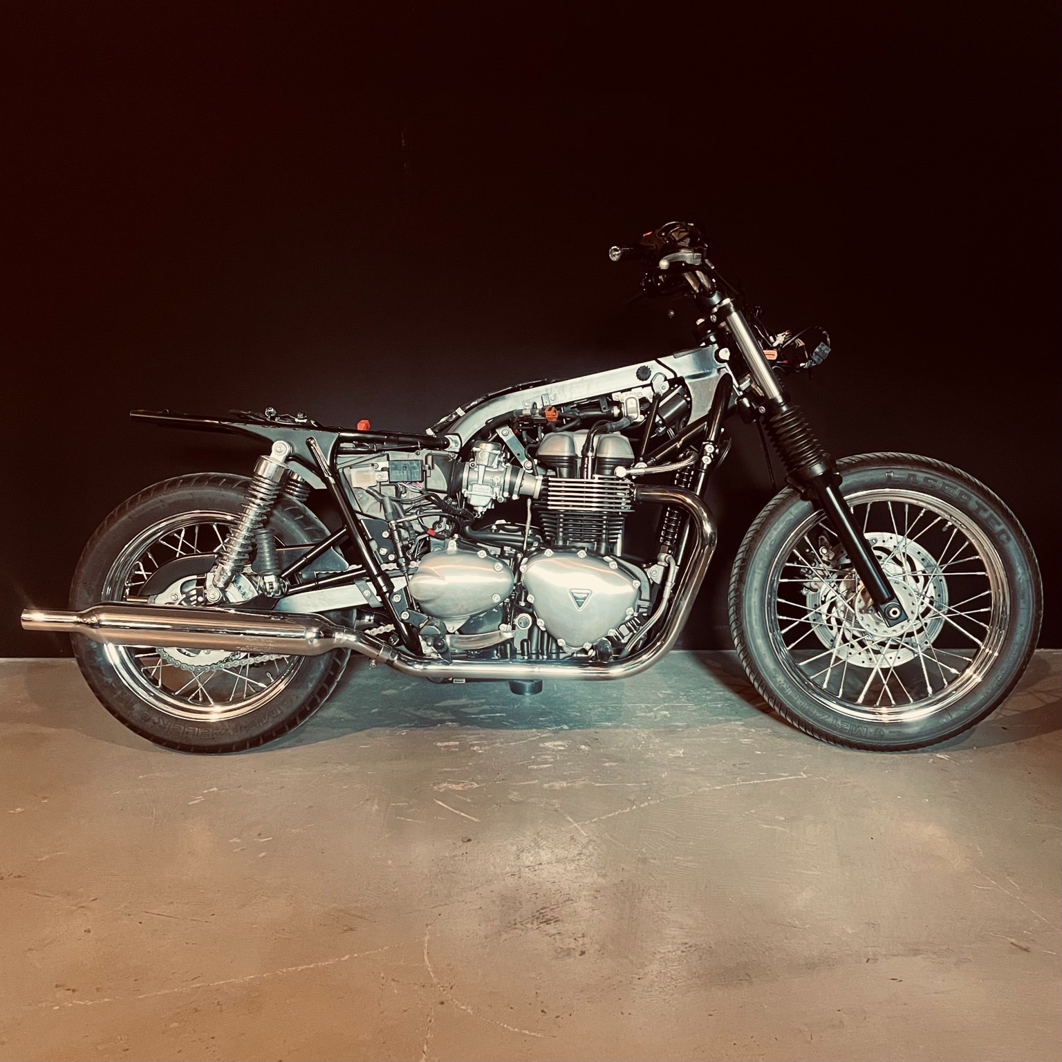 TRIUMPH Bonneville 900 i T 100-image-0