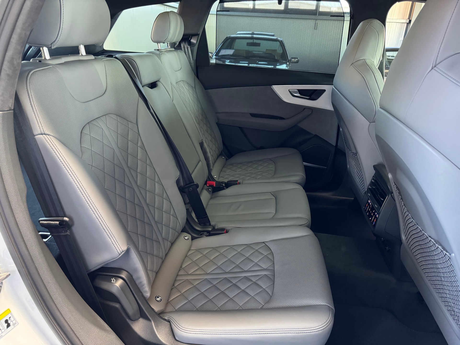 AUDI SQ7 TFSI quattro tiptronic-image-16