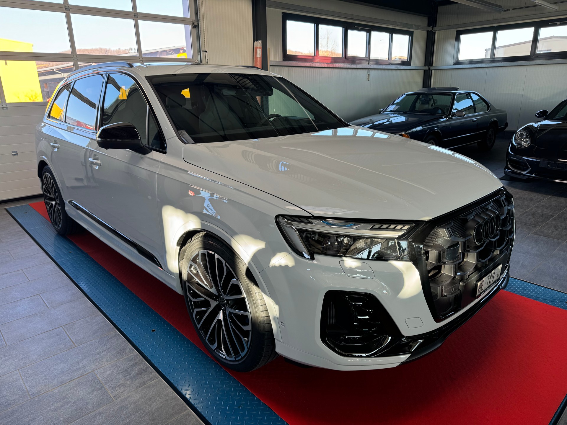 AUDI SQ7 TFSI quattro tiptronic-showroom-element-2