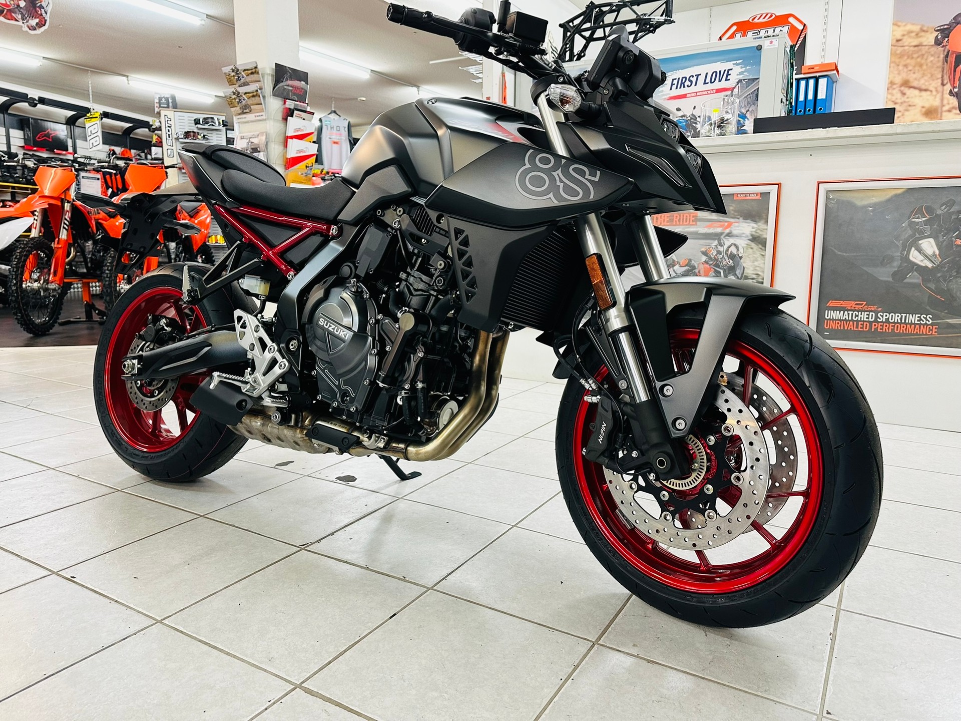 SUZUKI GSX 8 S-image-8
