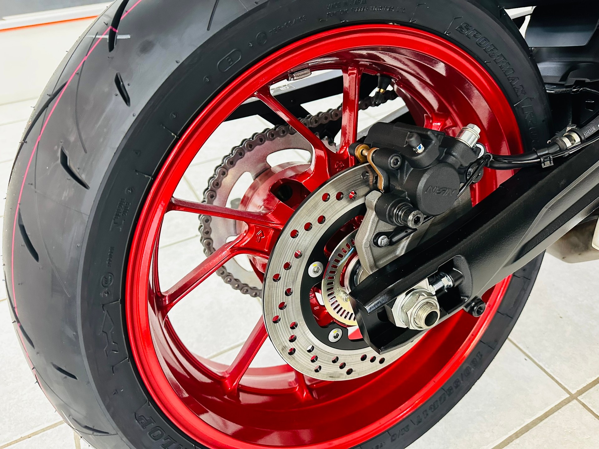 SUZUKI GSX 8 S-image-4