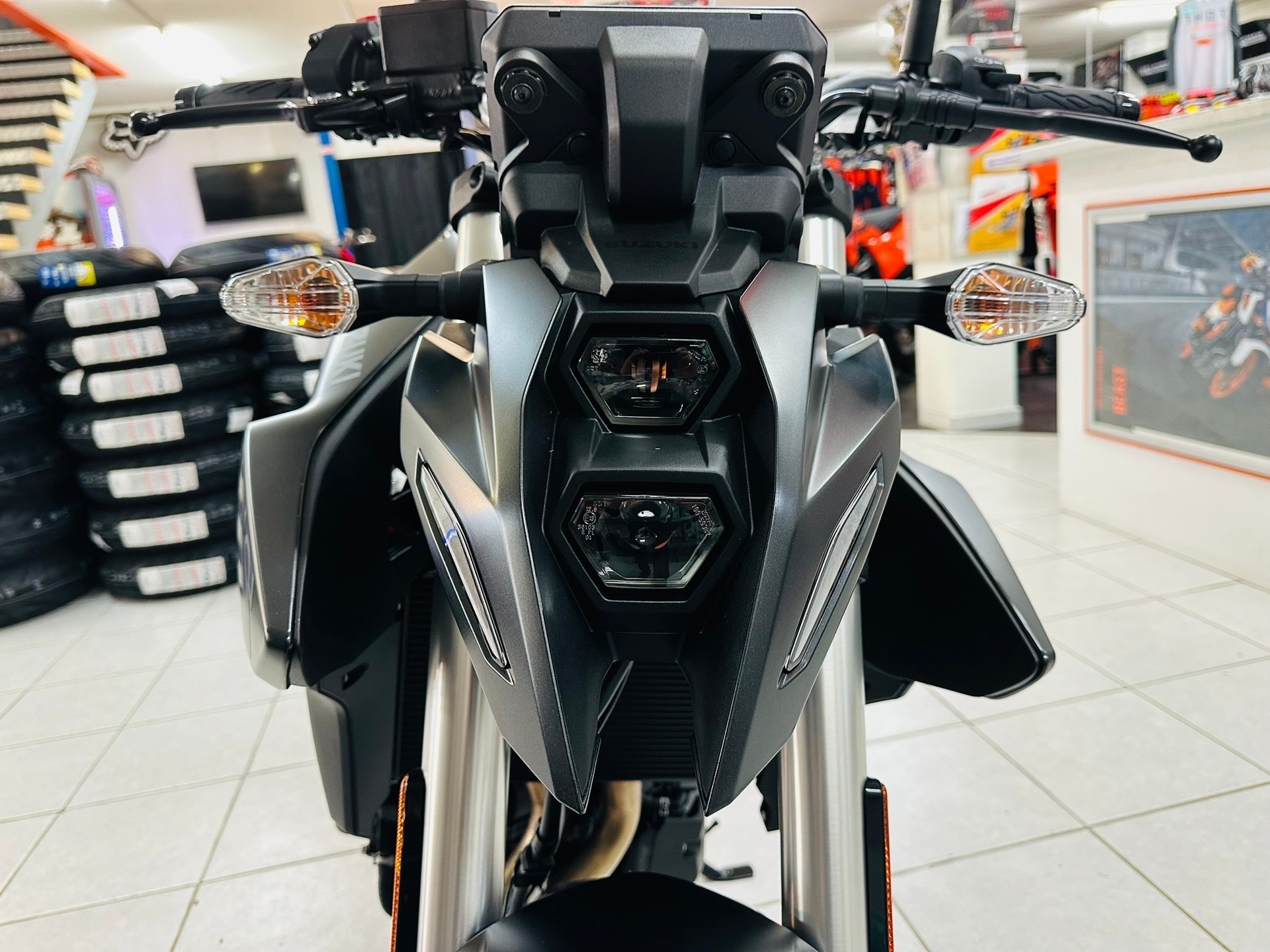 SUZUKI GSX 8 S-image-1