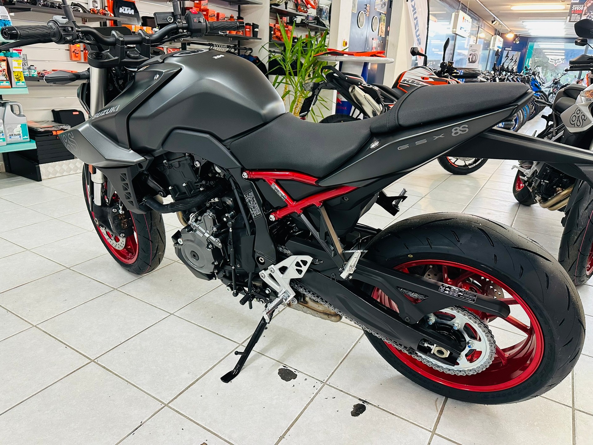 SUZUKI GSX 8 S-image-7