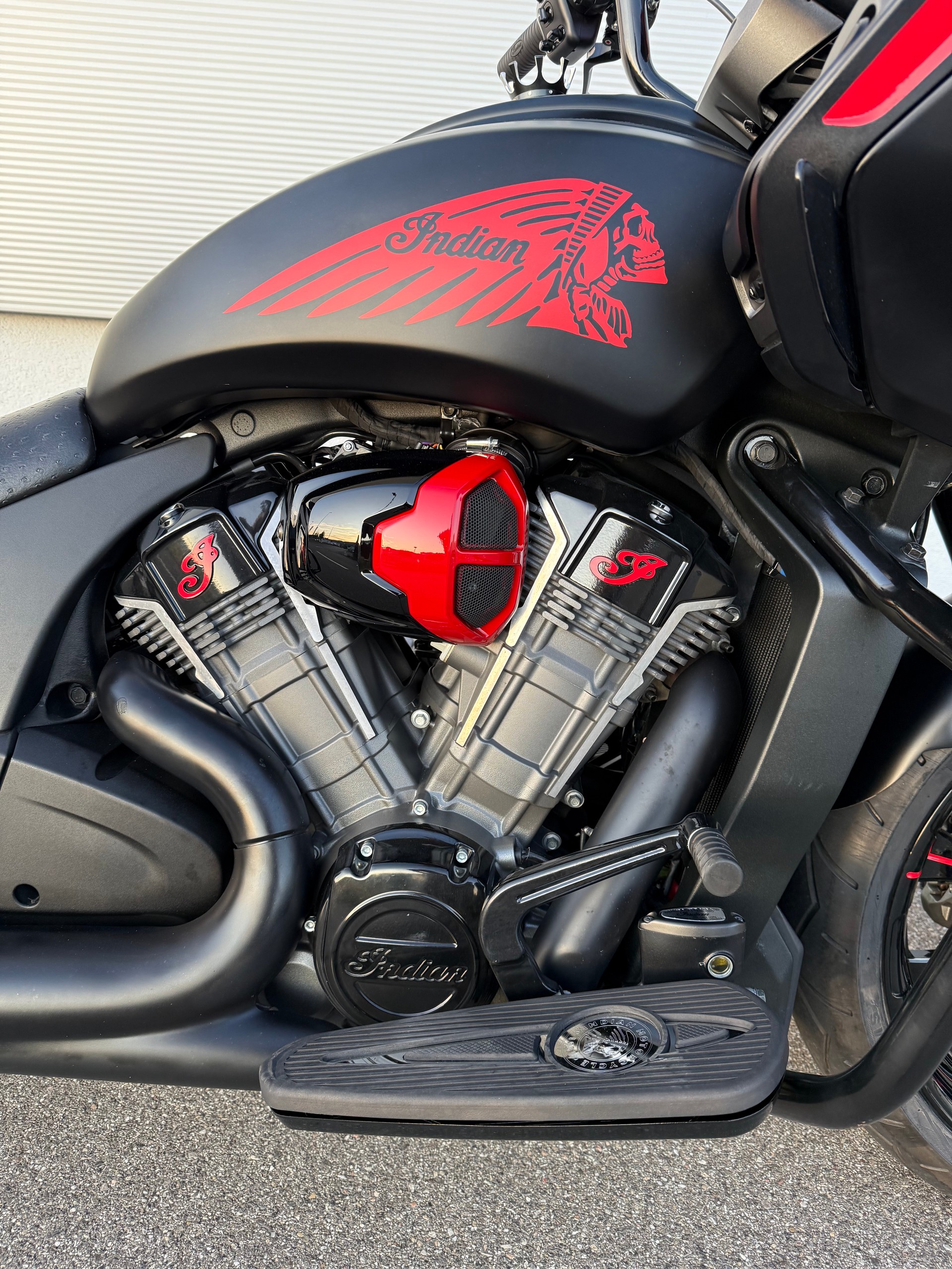 INDIAN Challenger Dark Horse Fat Tire-image-4