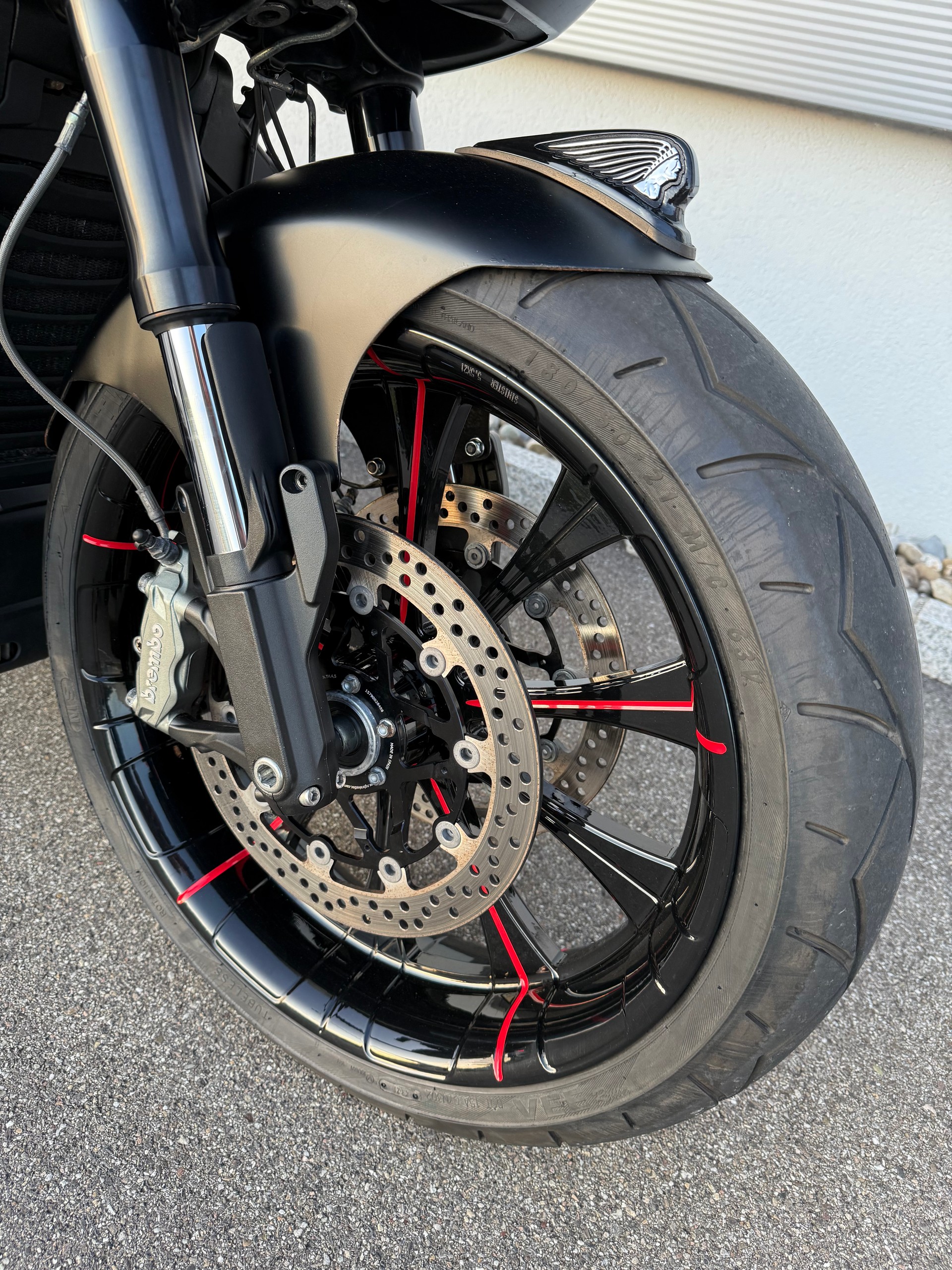 INDIAN Challenger Dark Horse Fat Tire-image-3