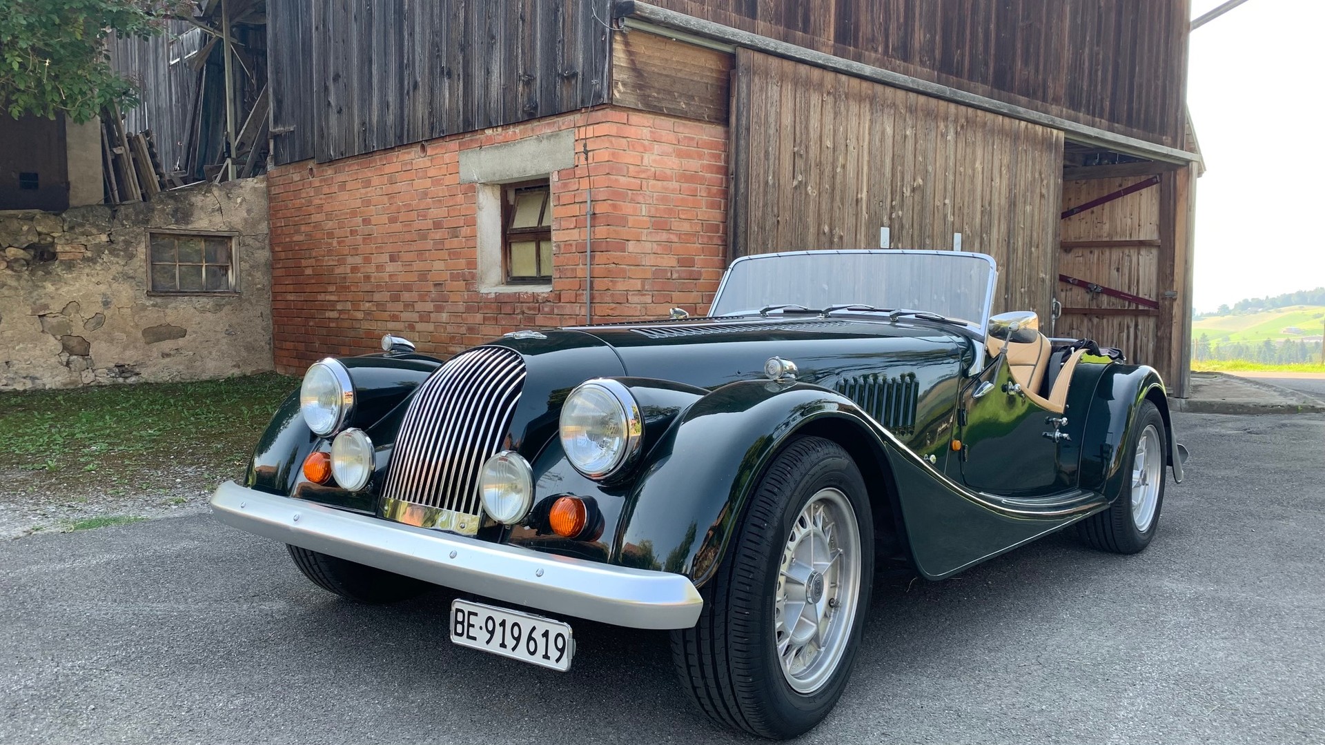 MORGAN + 8 Roadster-image-19