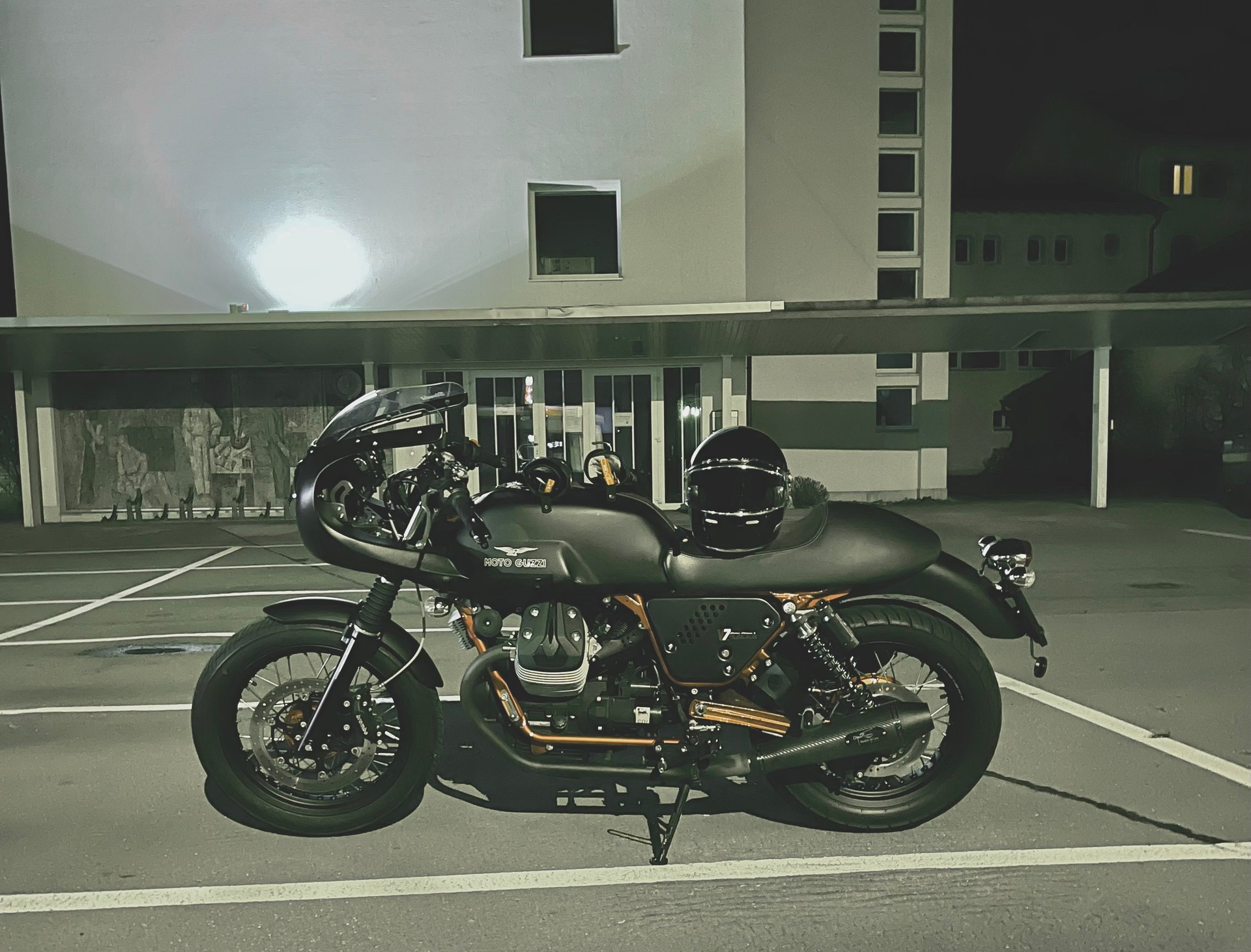 MOTO GUZZI V7 Racer 750-image-2