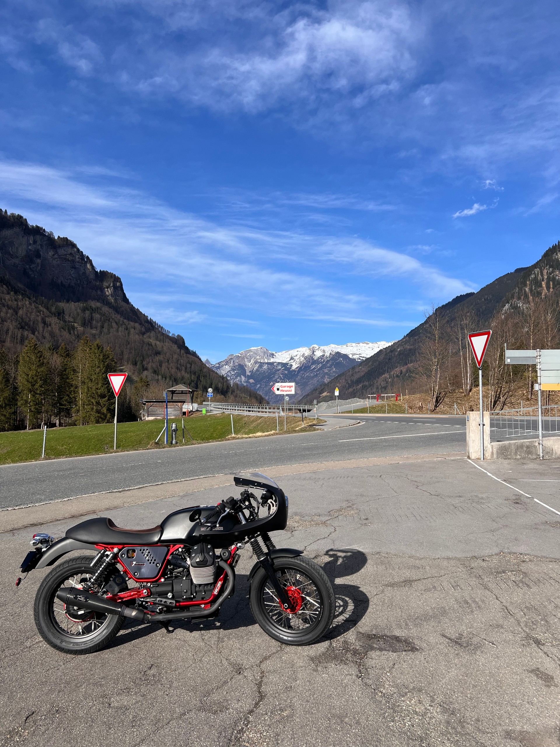 MOTO GUZZI V7 Racer 750-image-1