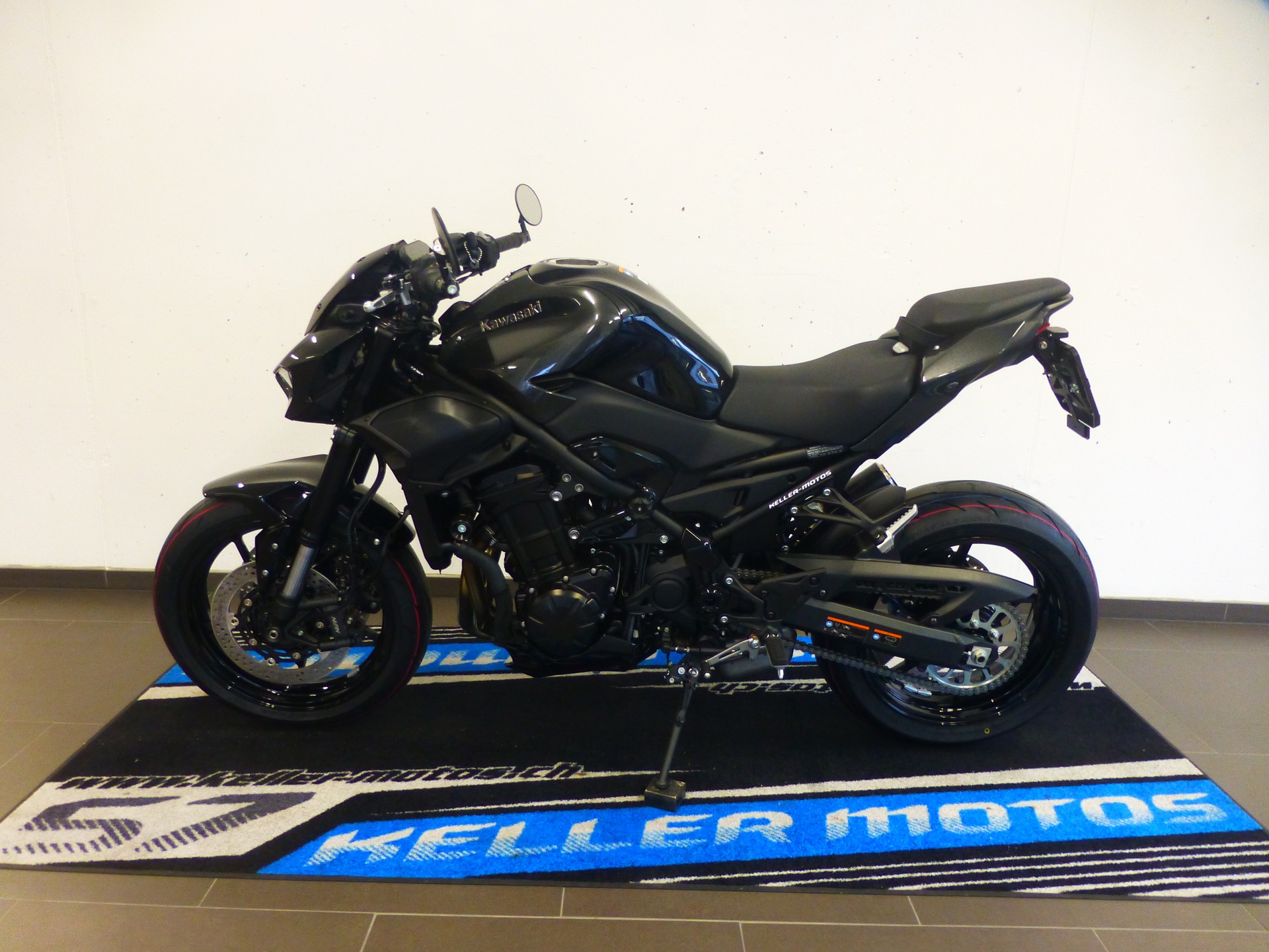 KAWASAKI Z 900 (35kW) Platin Dark Edition-image-1