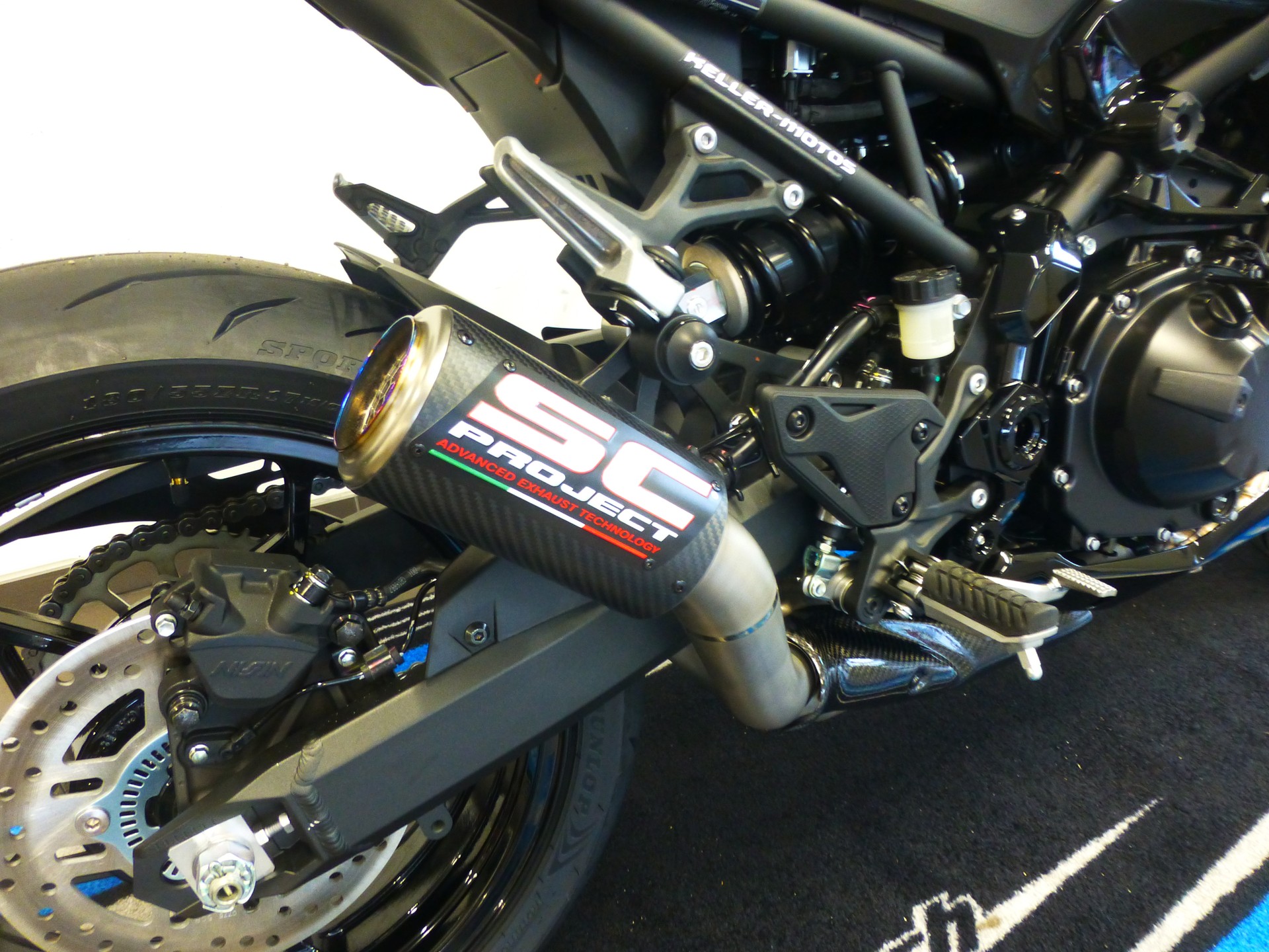 KAWASAKI Z 900 (35kW) Platin Dark Edition-image-4