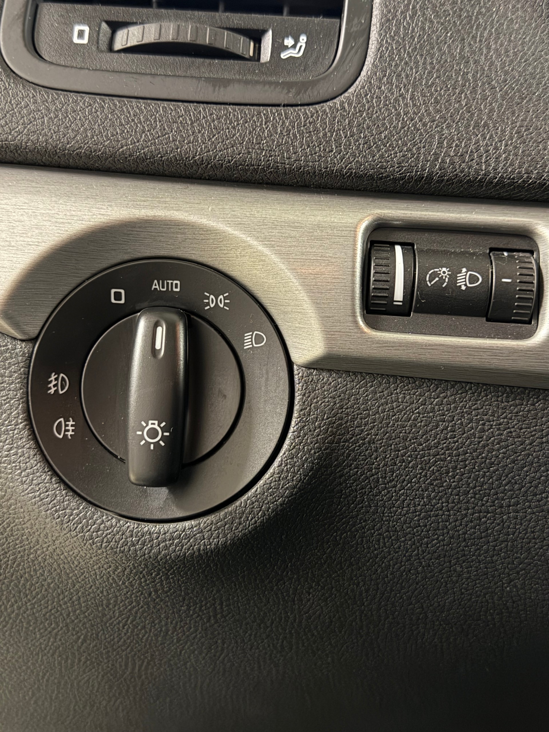 SKODA Yeti 1.6 TDI GL Ambition-image-16