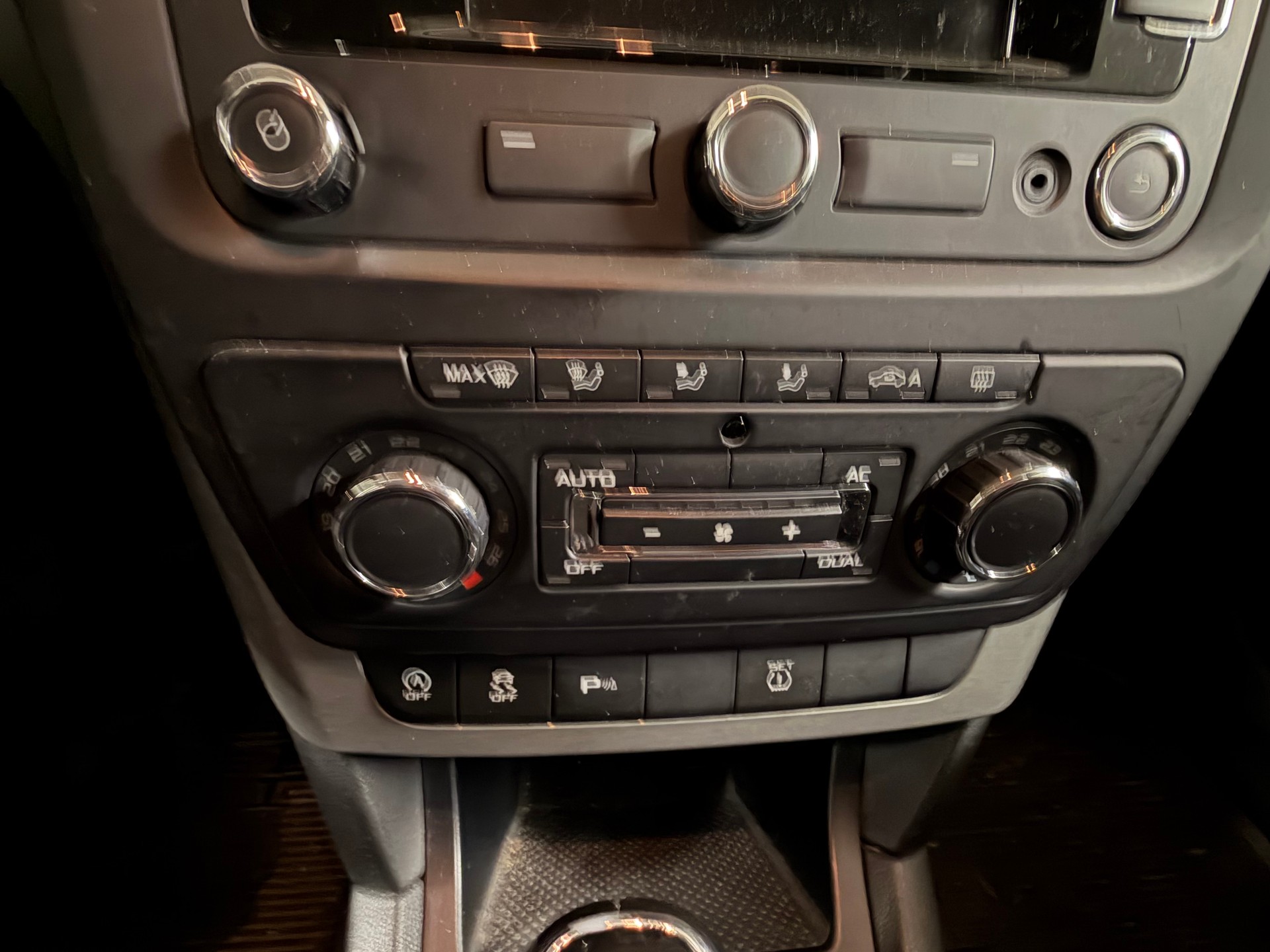 SKODA Yeti 1.6 TDI GL Ambition-image-13